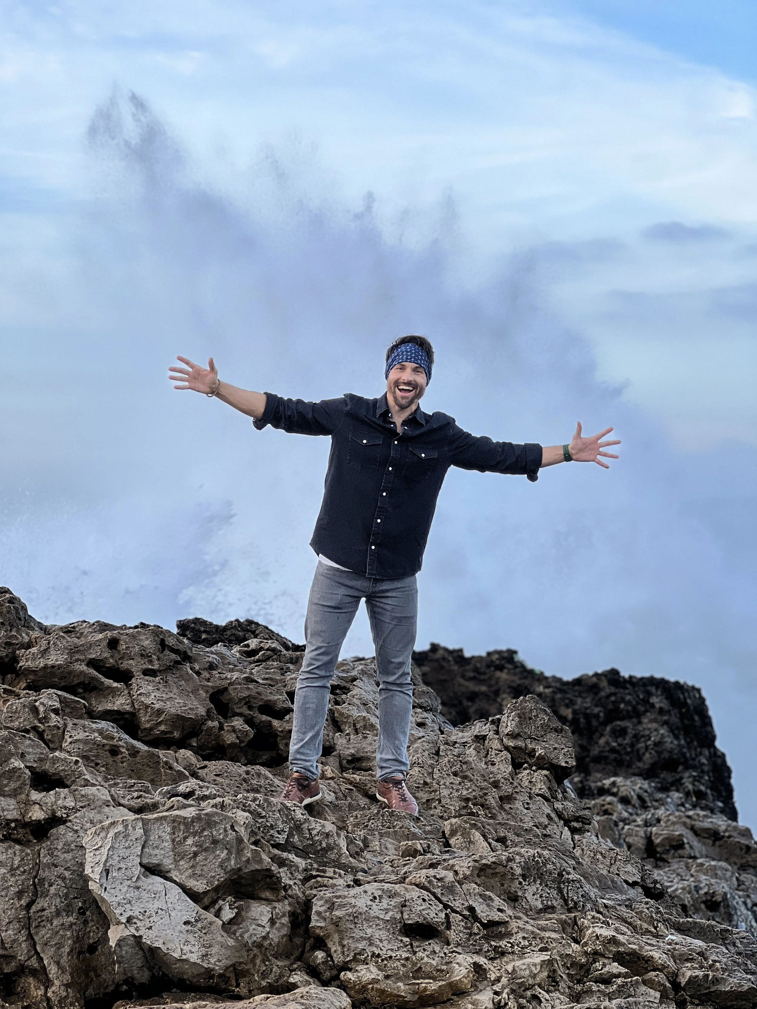 Mathias Erich Gruber in seiner Alethischen Kraft am Meer
