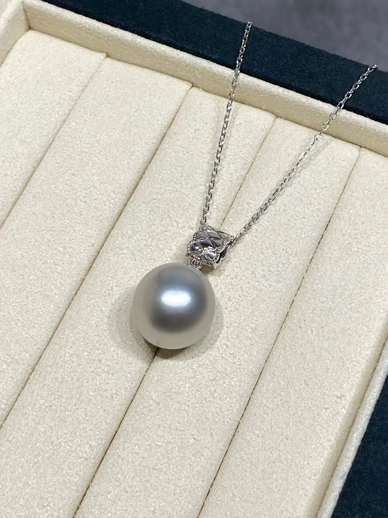 18K White Gold&Diamond Tahiti Cultured Pearl Pendant