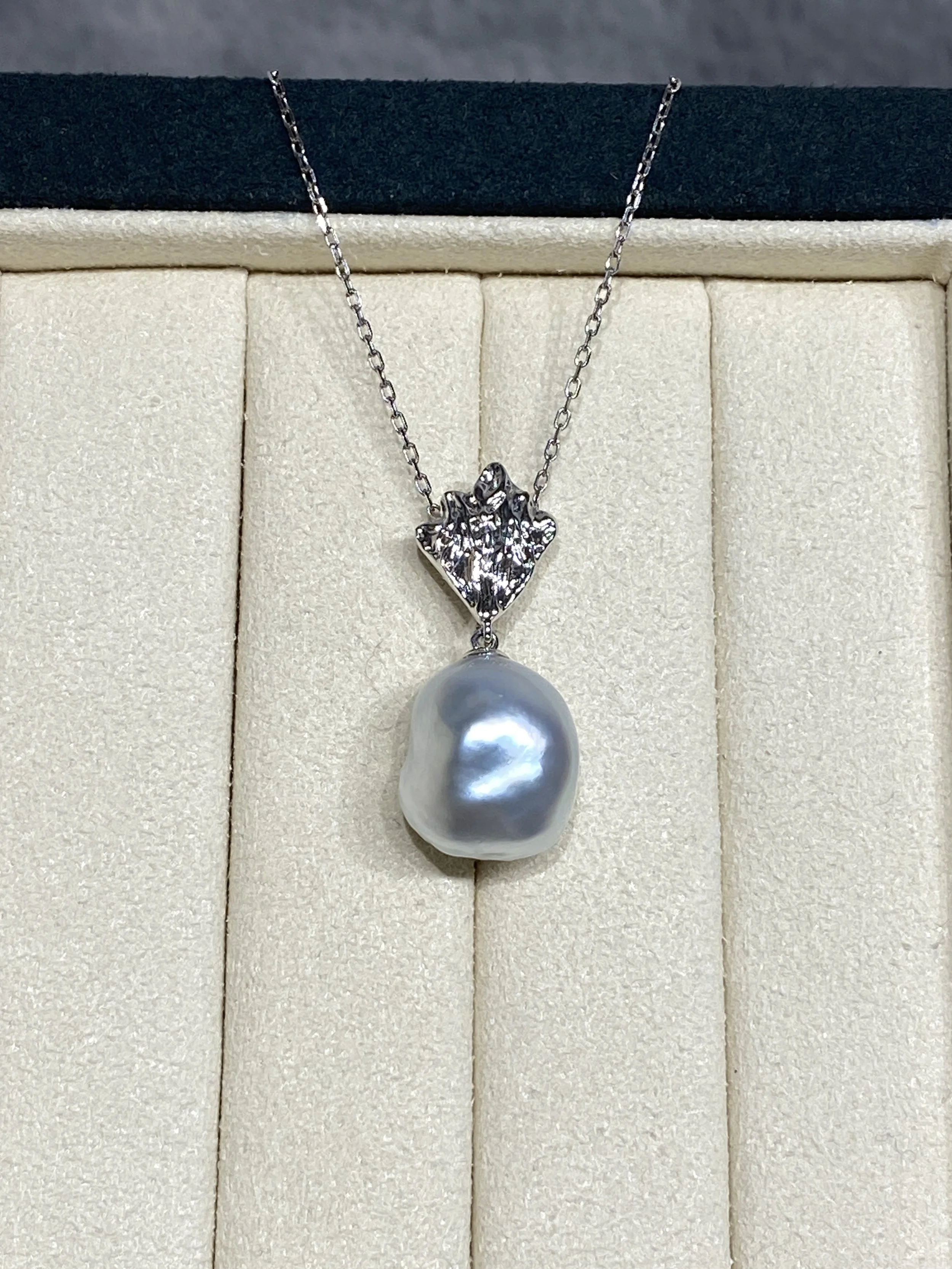 18K White Gold South Sea White Baroque Cultured Pearl Pendant