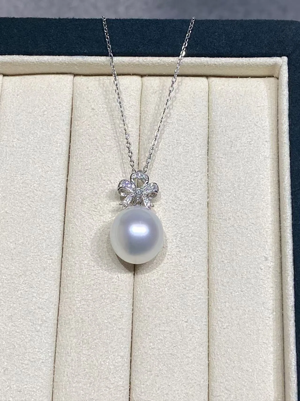 18K White Gold&Diamond South Sea White Cultured Pearl Pendant
