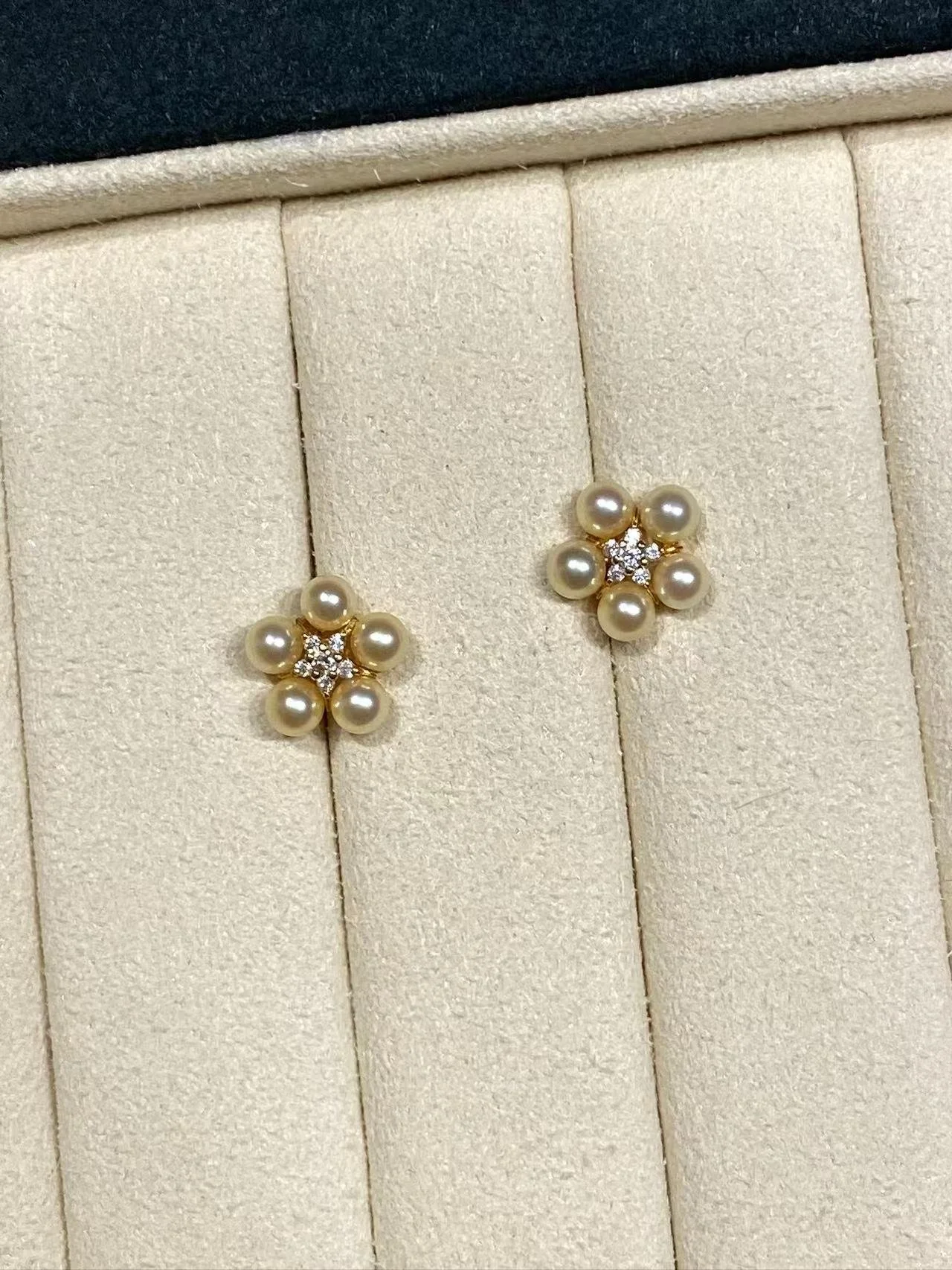 18K Yellow Gold Akoya Cultured Pearl Earrings