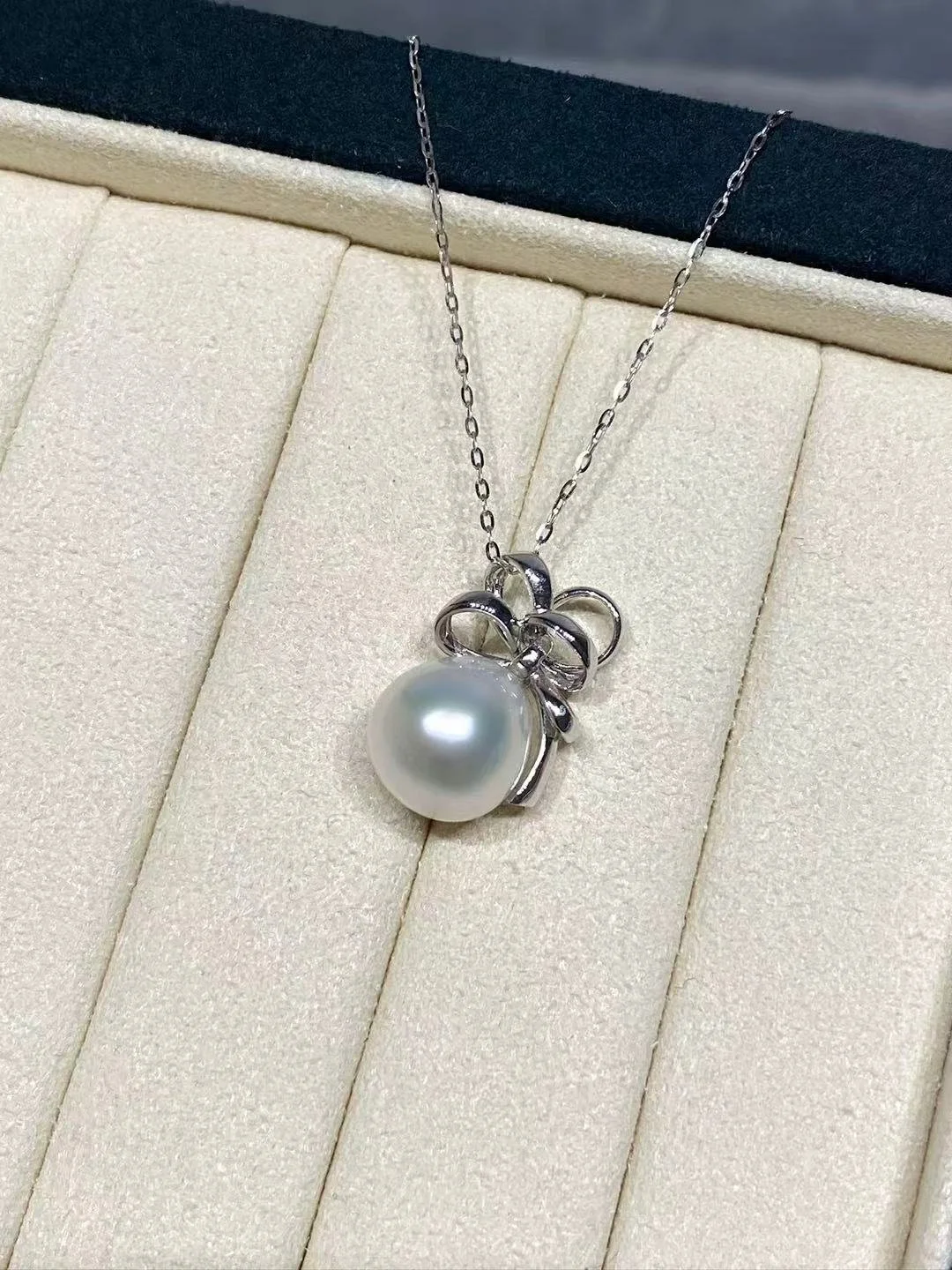 18K White Gold South Sea White Cultured Pearl Pendant