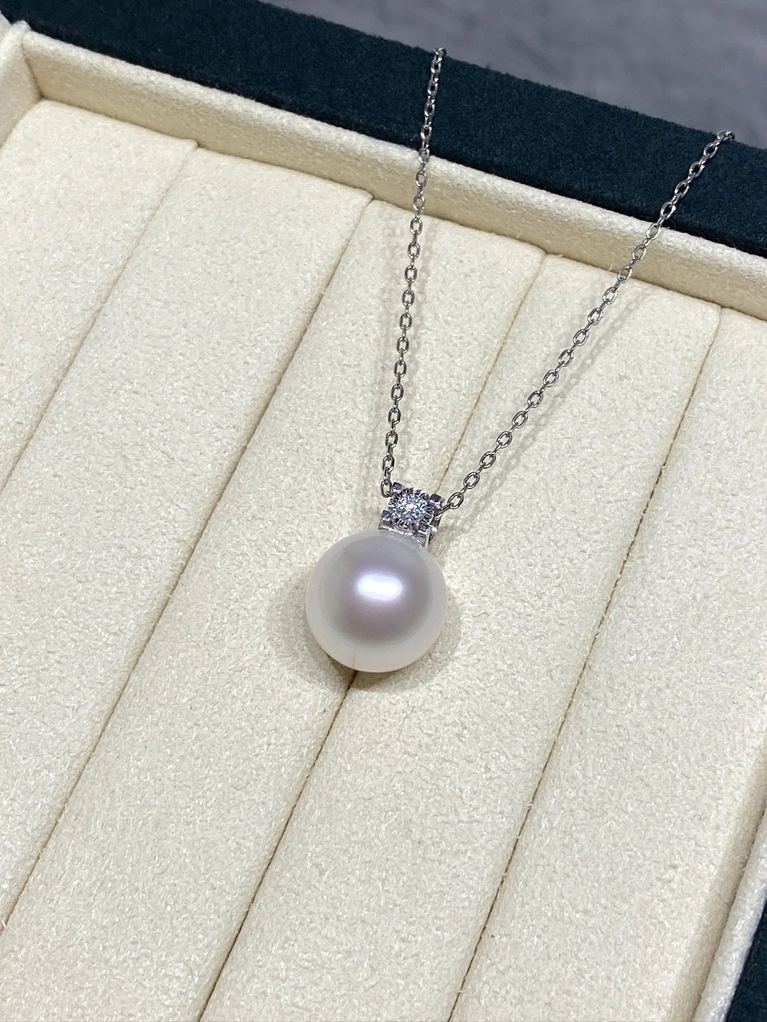 18K White Gold&Diamond South Sea White Cultured Pearl Pendant