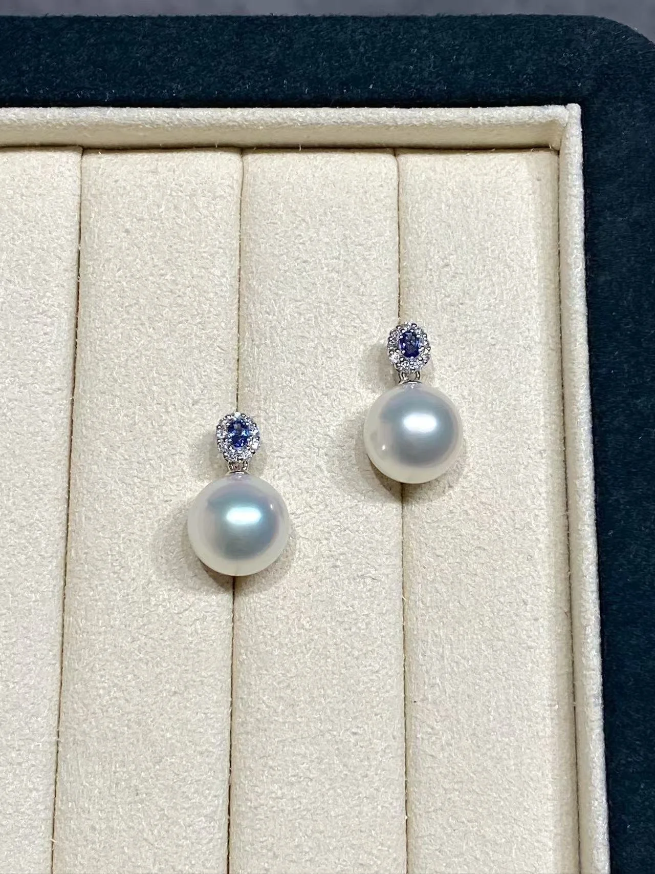 18K White Gold&Diamond Sapphire South Sea White Cultured Pearl Earrings