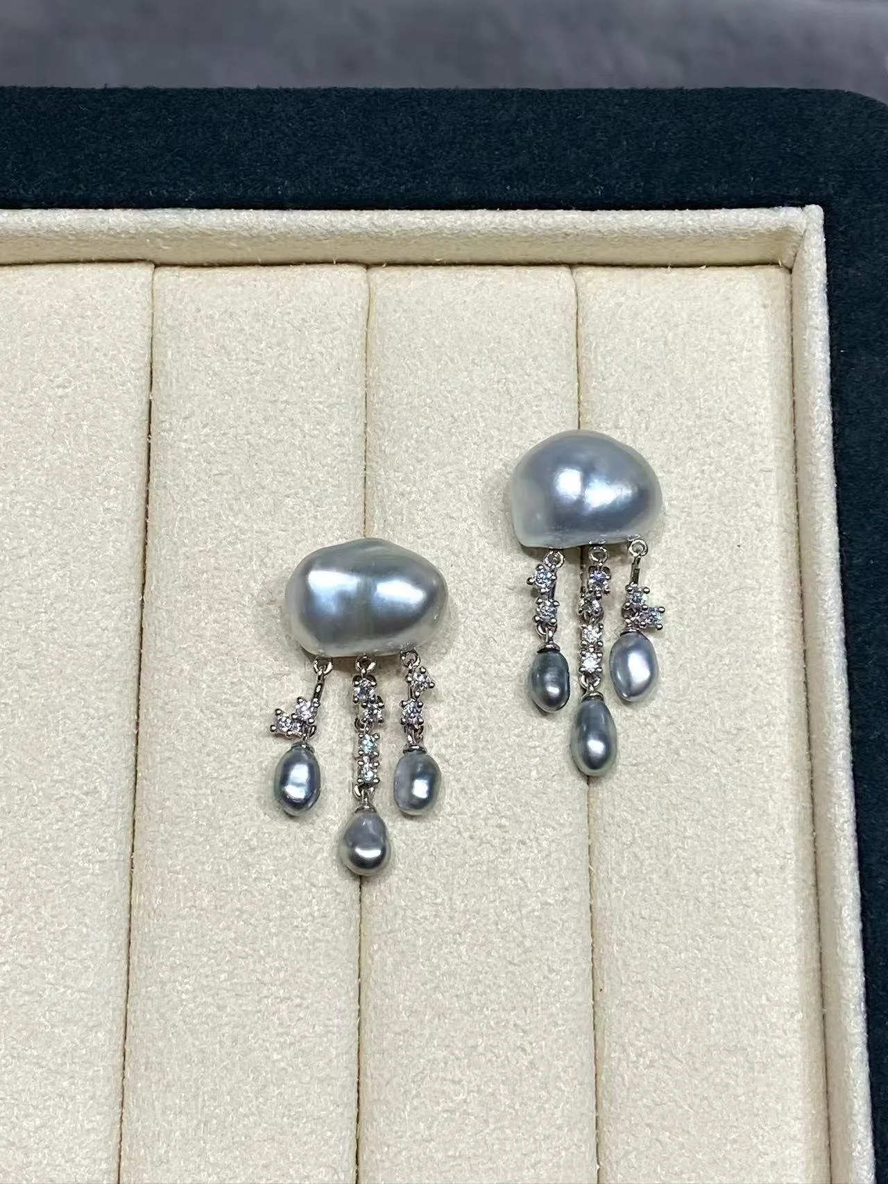 18K White Gold Tahiti Keshi Cultured Pearl Earrings