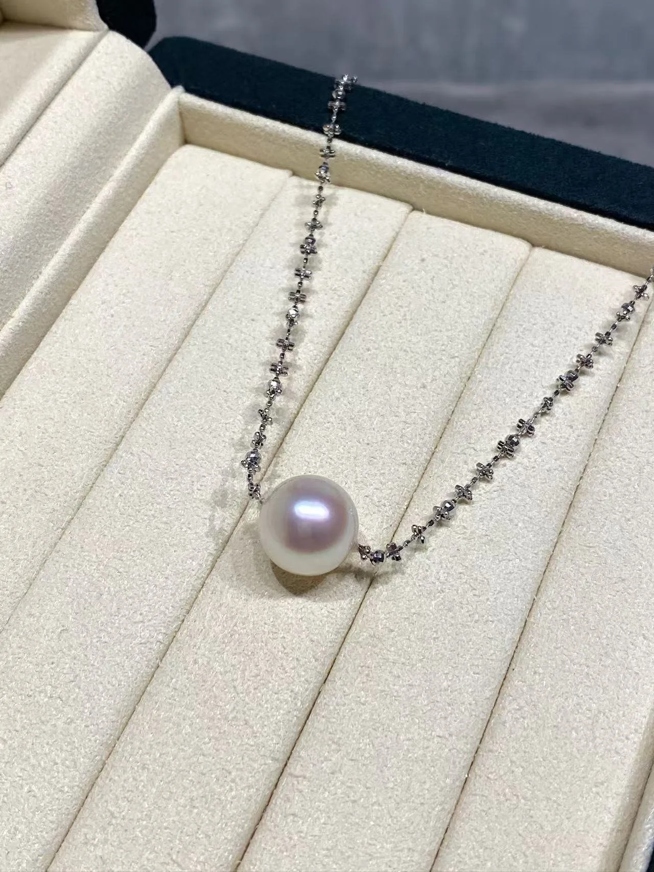18K White Gold South Sea White Cultured Pearl Necklace
