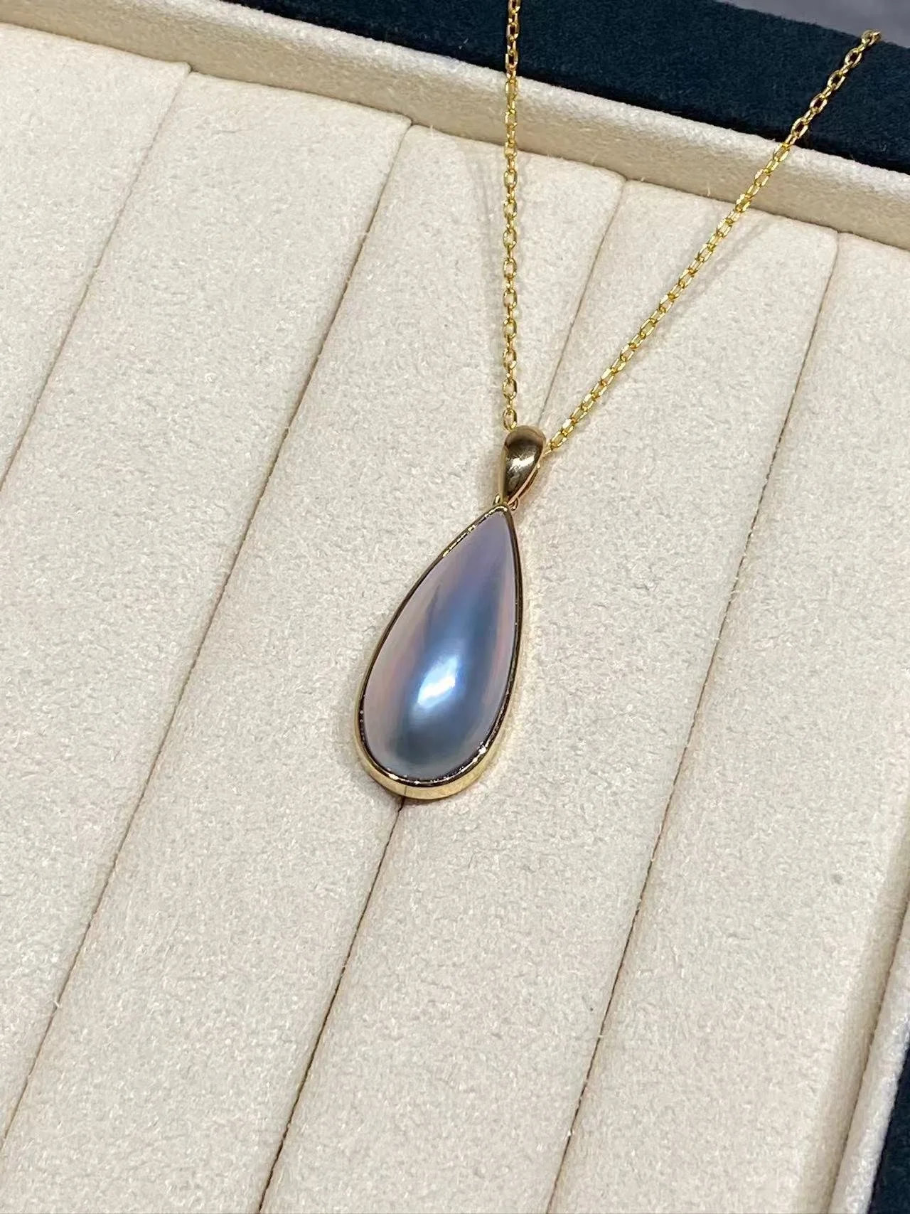 18K Yellow Gold Mabe Cultured Pearl Pendant