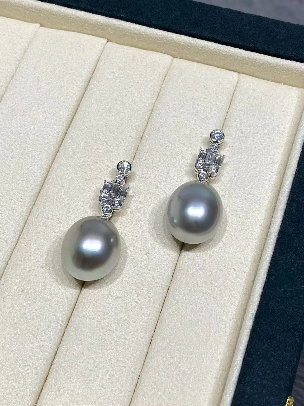 18K White Gold&Lab-Grown Diamond Tahiti Cultured Pearl Earrings
