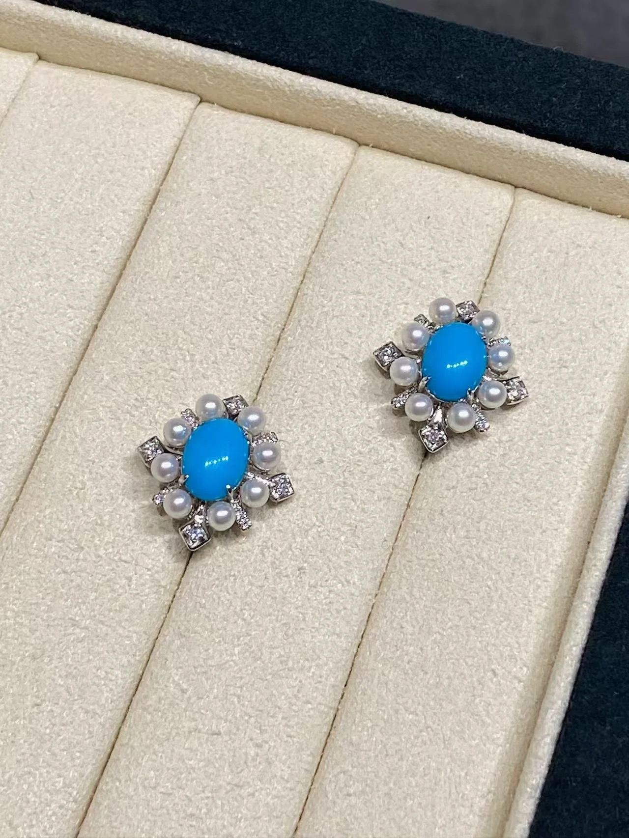 14K Yellow Gold Turquoise Stone & Fresh Water Pearl  Earrings