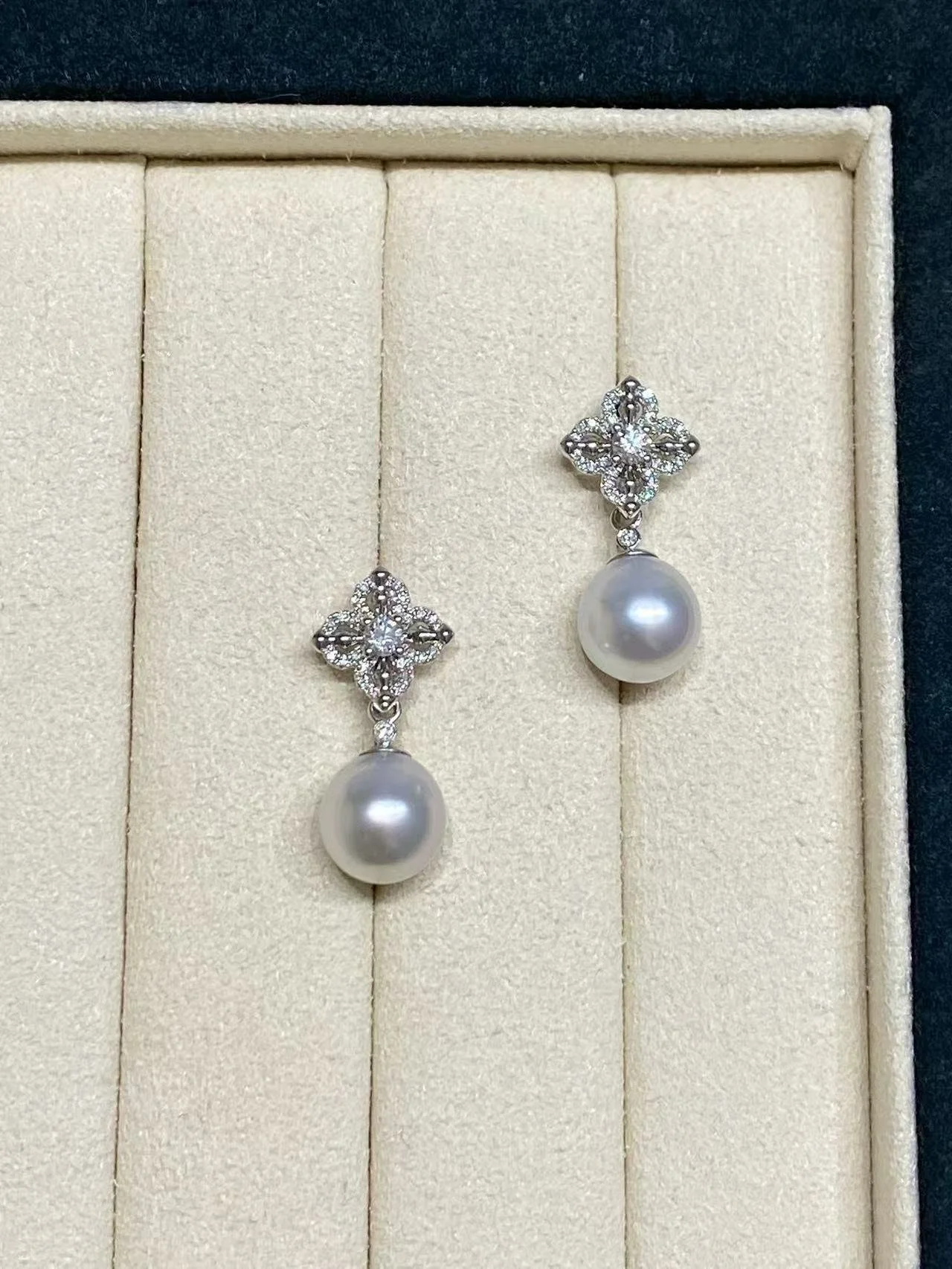 18K White Gold&Lab-Grown Diamond South Sea White Cultured Pearl Earrings1
