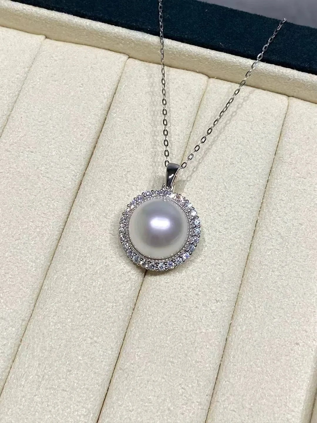 18K White Gold&Lab-Grown Diamond South Sea White Cultured Pearl Pendant