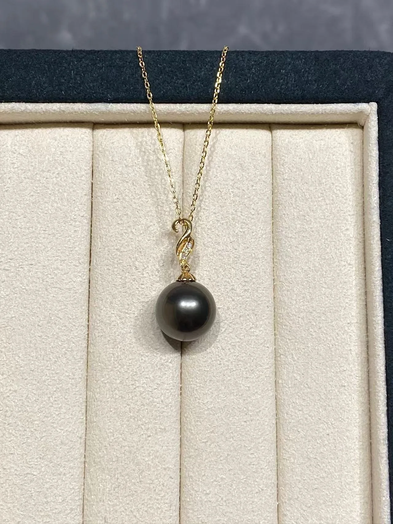 18K Yellow Gold&Diamond Tahiti Cultured Pearl Pendant