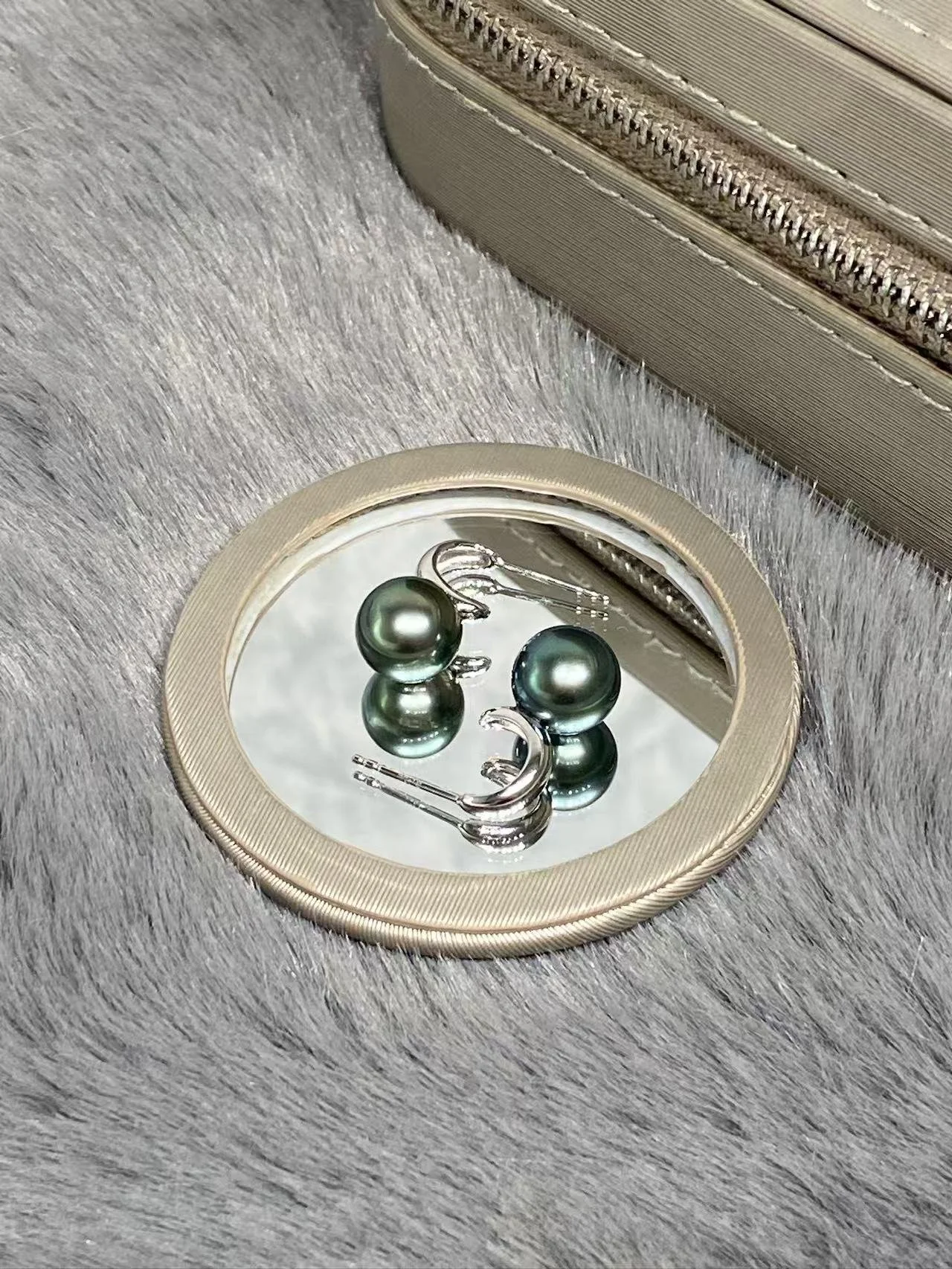 e1e66d5263d4f4e0ad14f532381ea49e.jpg