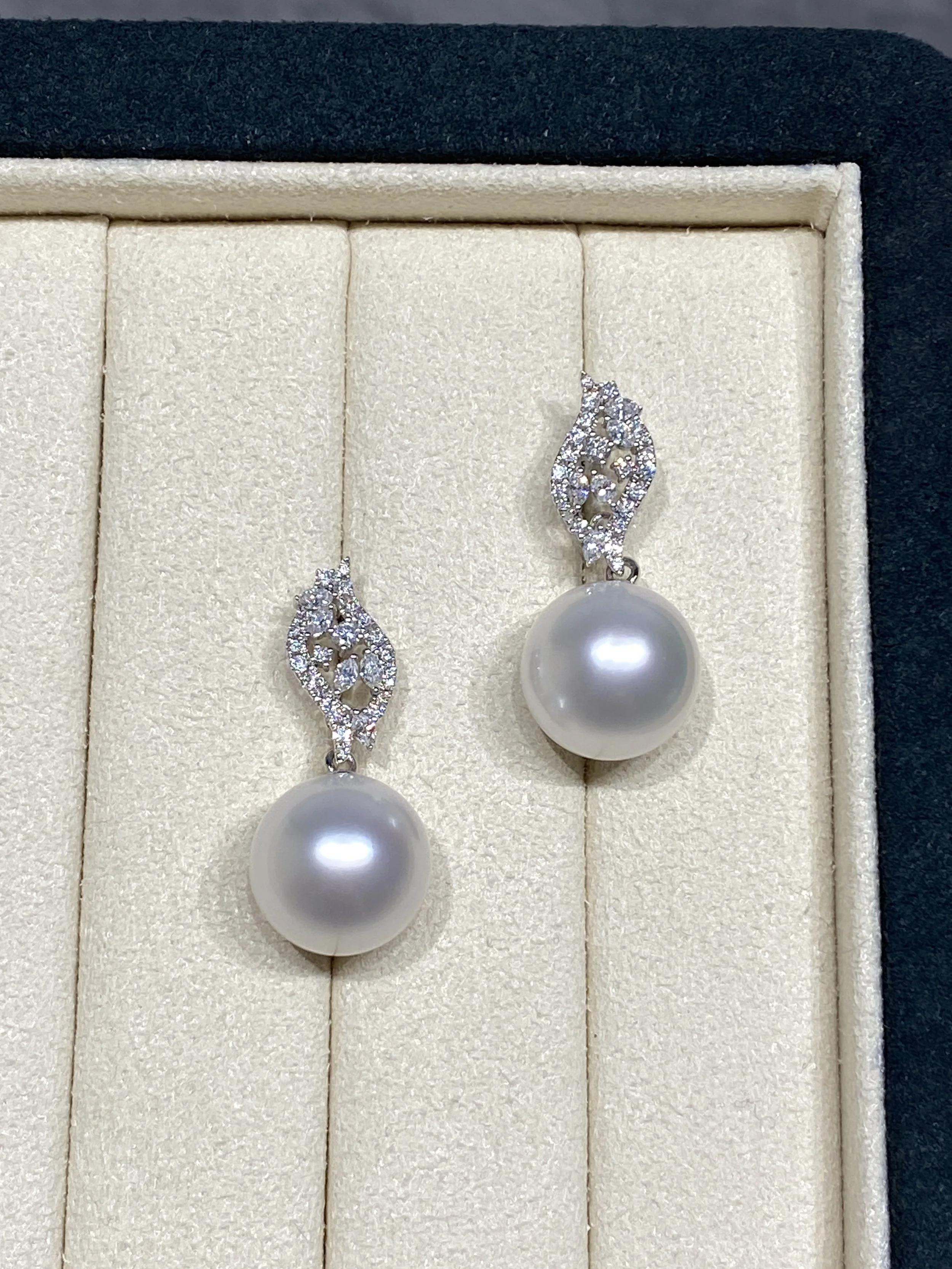 18K White Gold&Lab-Grown Diamond South Sea White Cultured Pearl Earrings