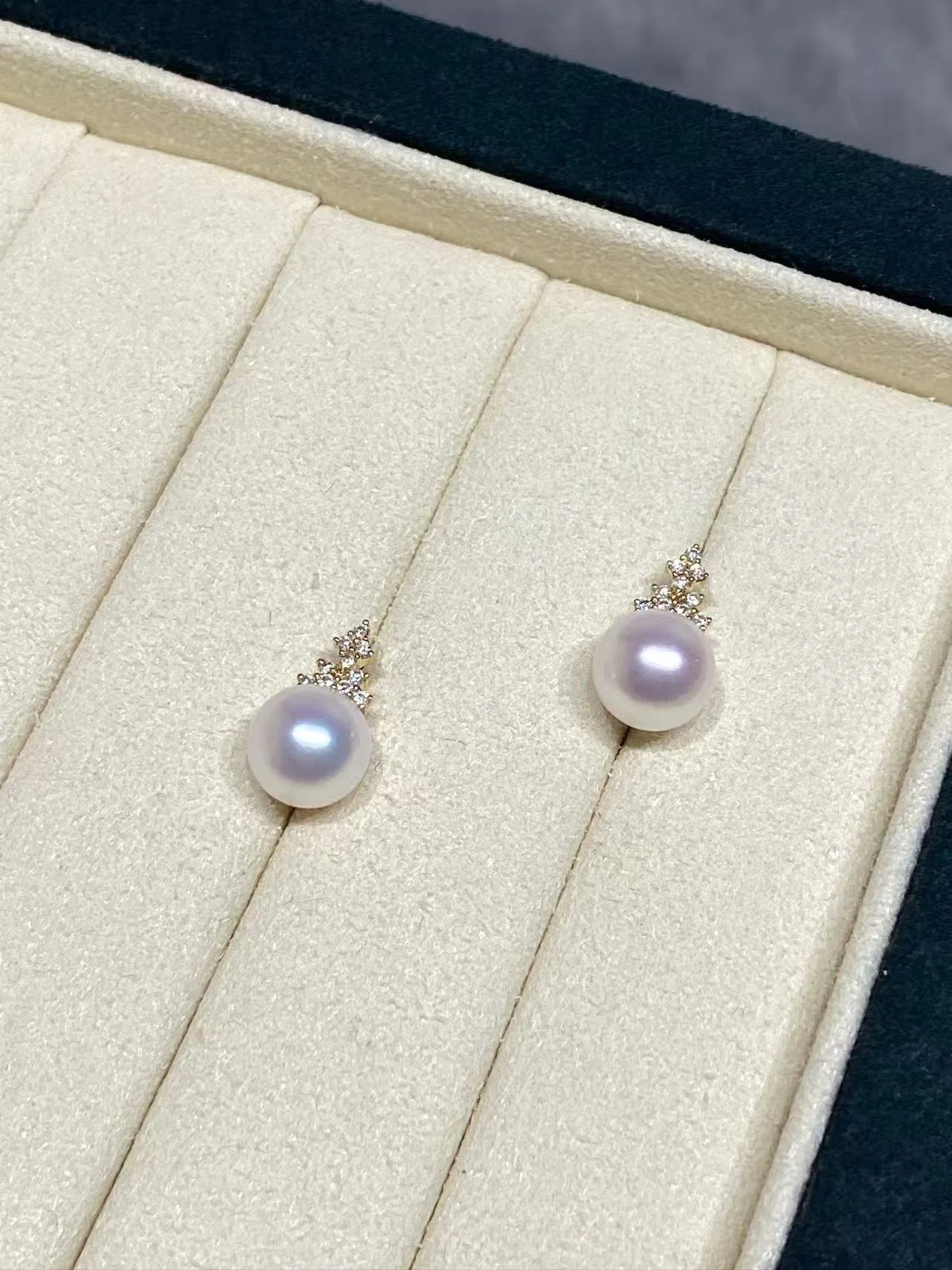 18K Yellow Gold&Diamond Akoya Cultured Pearl Earrings
