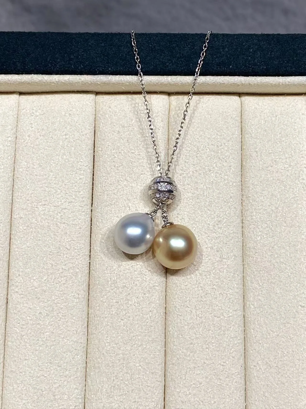 18K White Gold&Diamond South Sea Multi Cultured Pearl Pendant