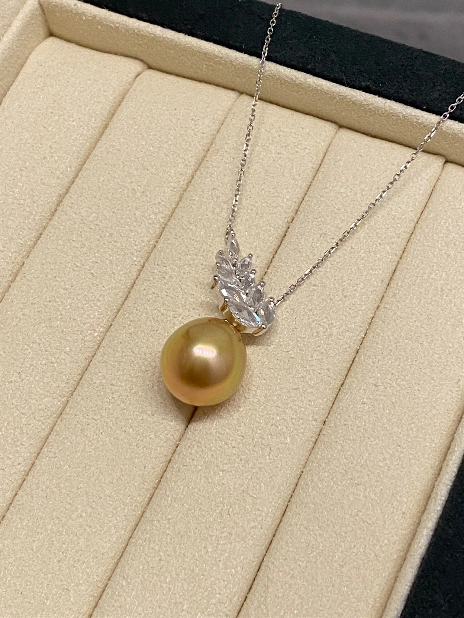 (SILKYO Exclusive · Signature Design) 18K White Gold&Lab-Grown Diamond South Sea White Cultured Pearl Necklace
