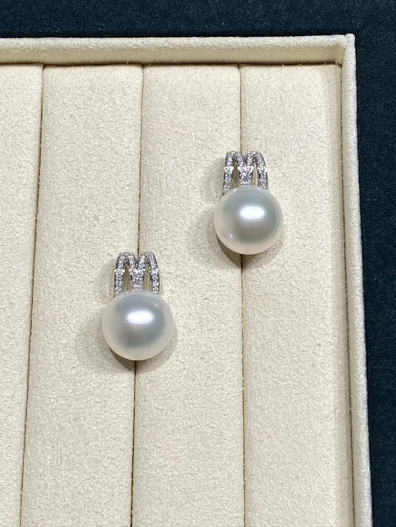 18K White Gold&Diamond South Sea White Cultured Pearl Earrings