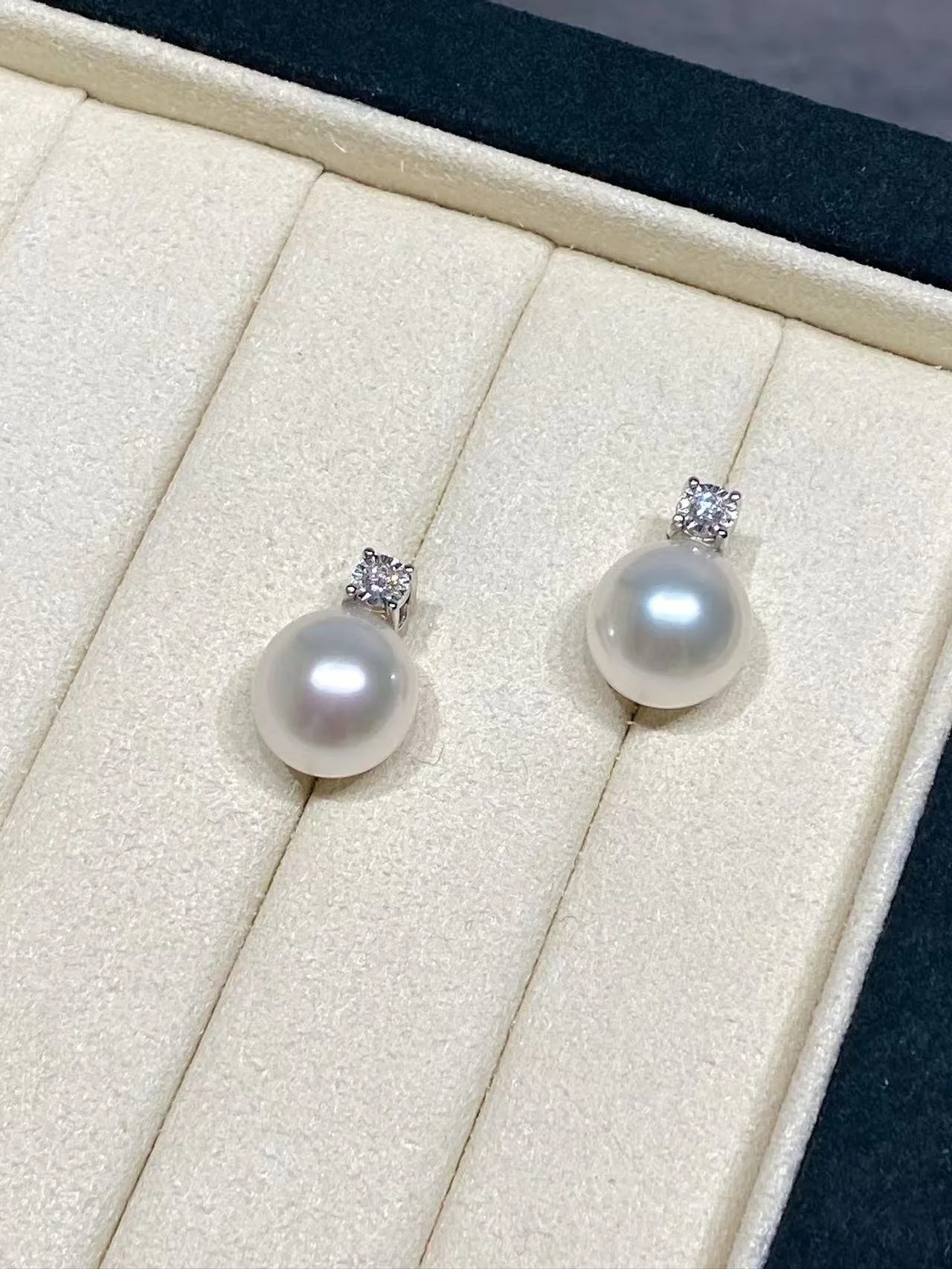 18K White Gold&Diamond South Sea White Cultured Pearl Earrings