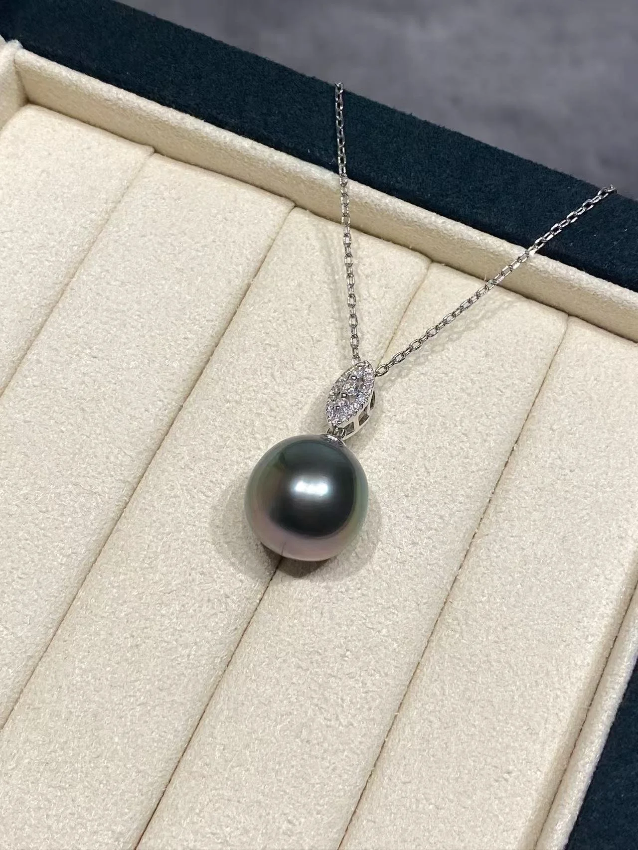 18K White Gold&Diamond Tahiti Cultured Pearl Pendant