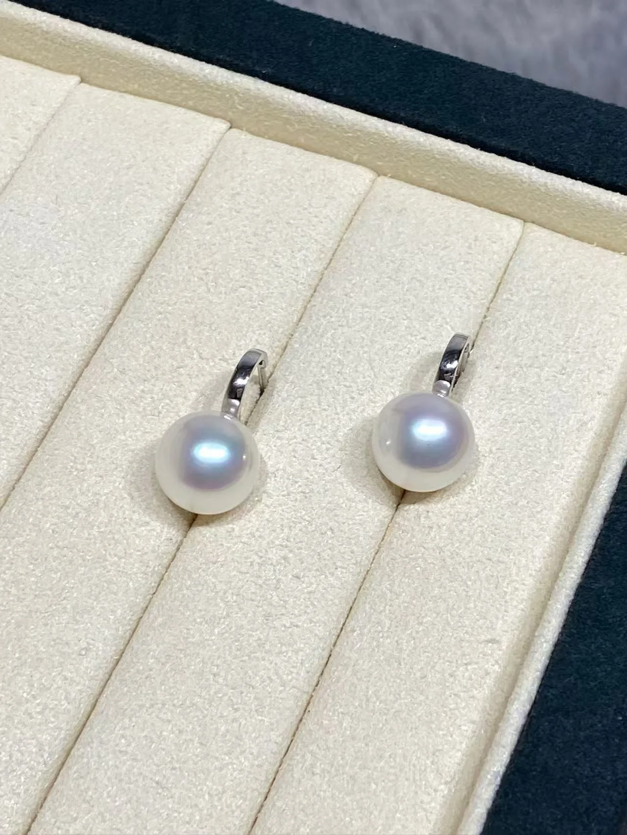 18K White Gold South Sea White Cultured Pearl Earrings