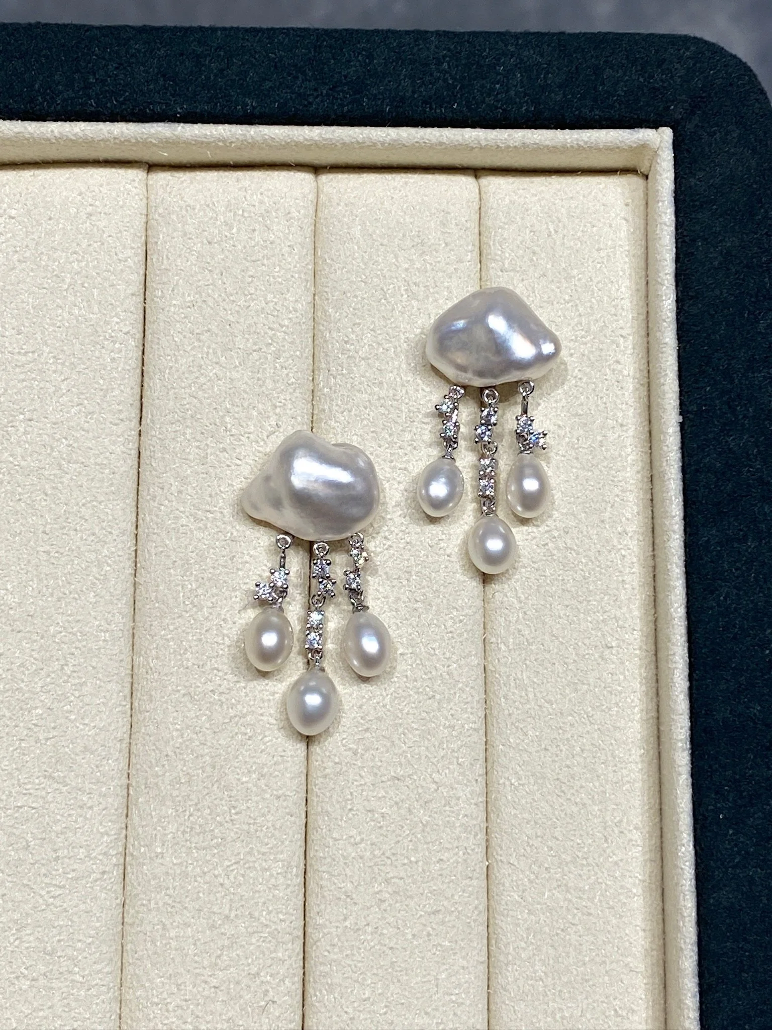 18K White Gold South Sea White Cultured Pearl Earrings
