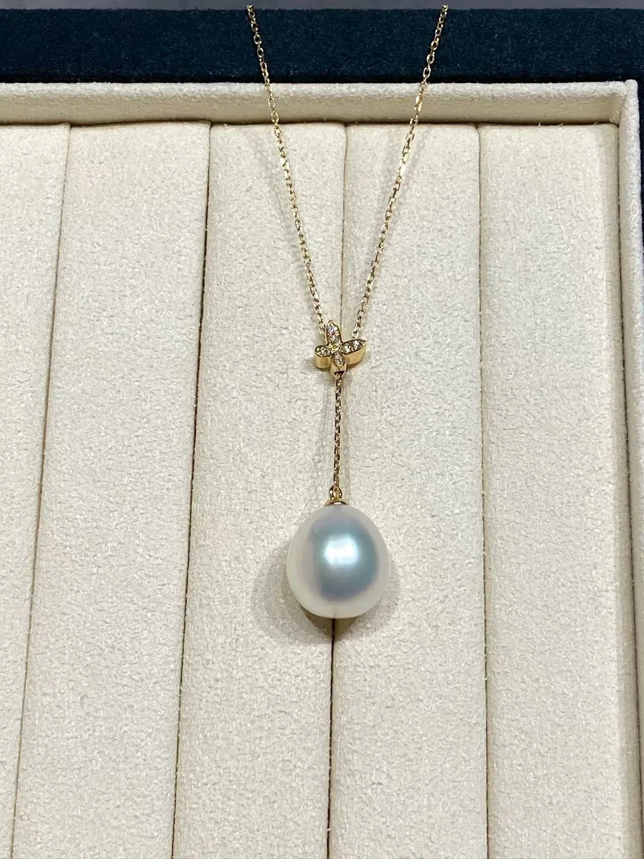 18K Yellow Gold&Diamond South Sea White Cultured Pearl Necklace