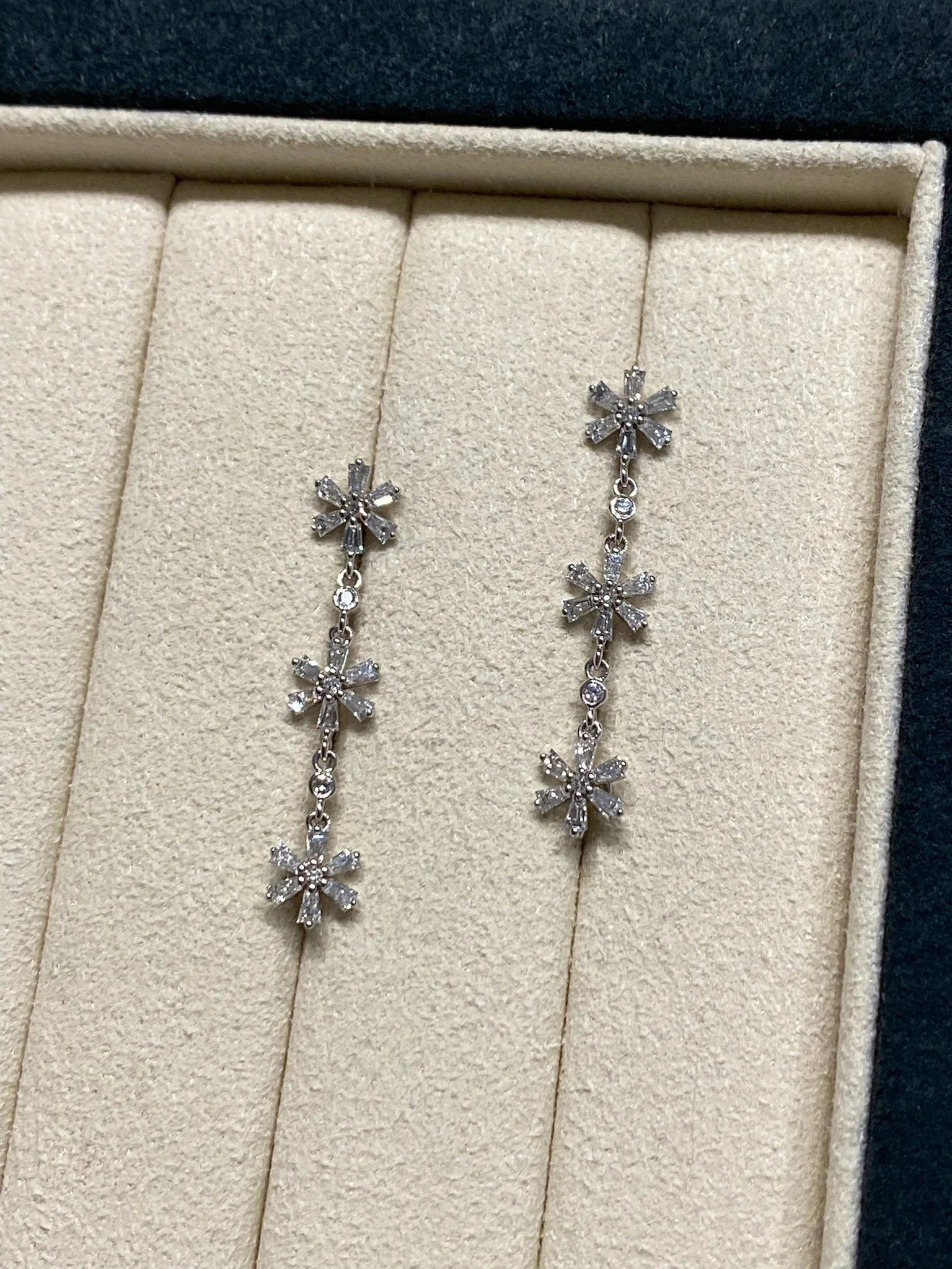 18K White Gold&Lab-Grown Diamond Tahiti Cultured Pearl Earrings