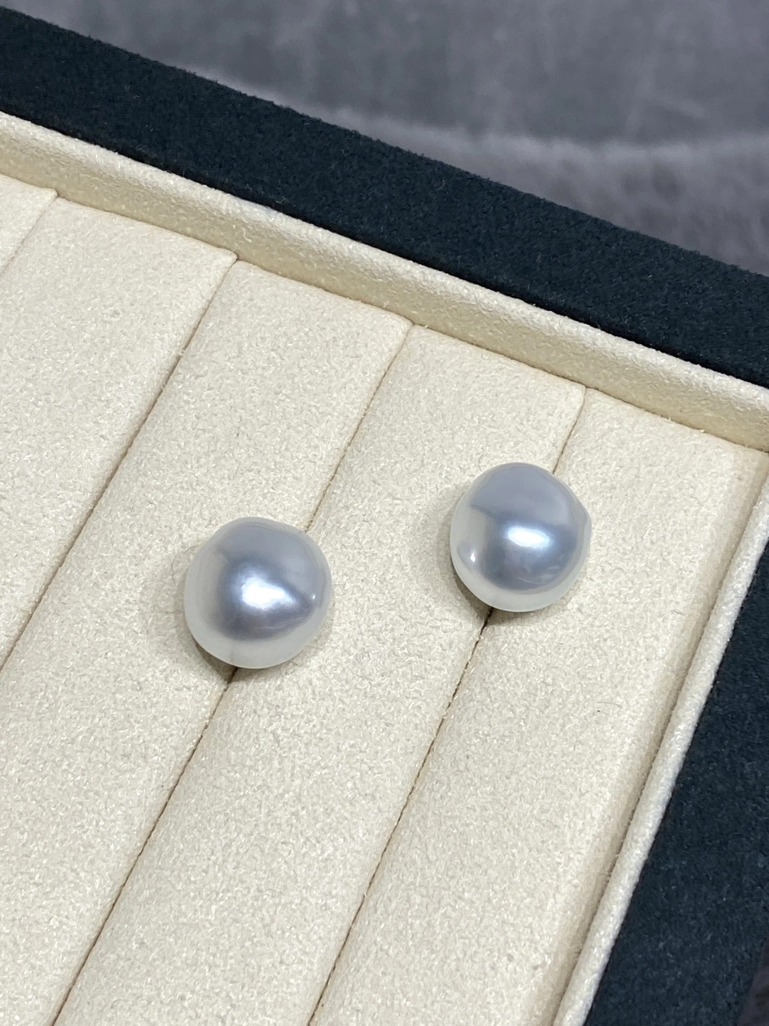 18K White Gold South Sea White Baroque Cultured Pearl Earrings