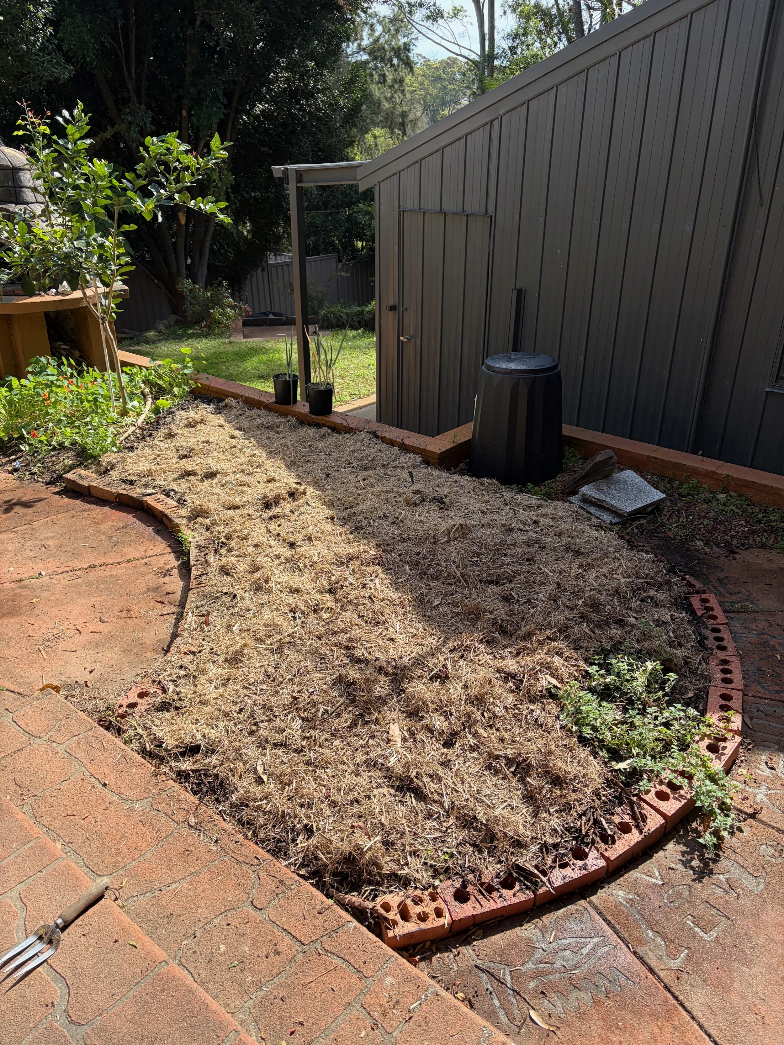 Assembling compost