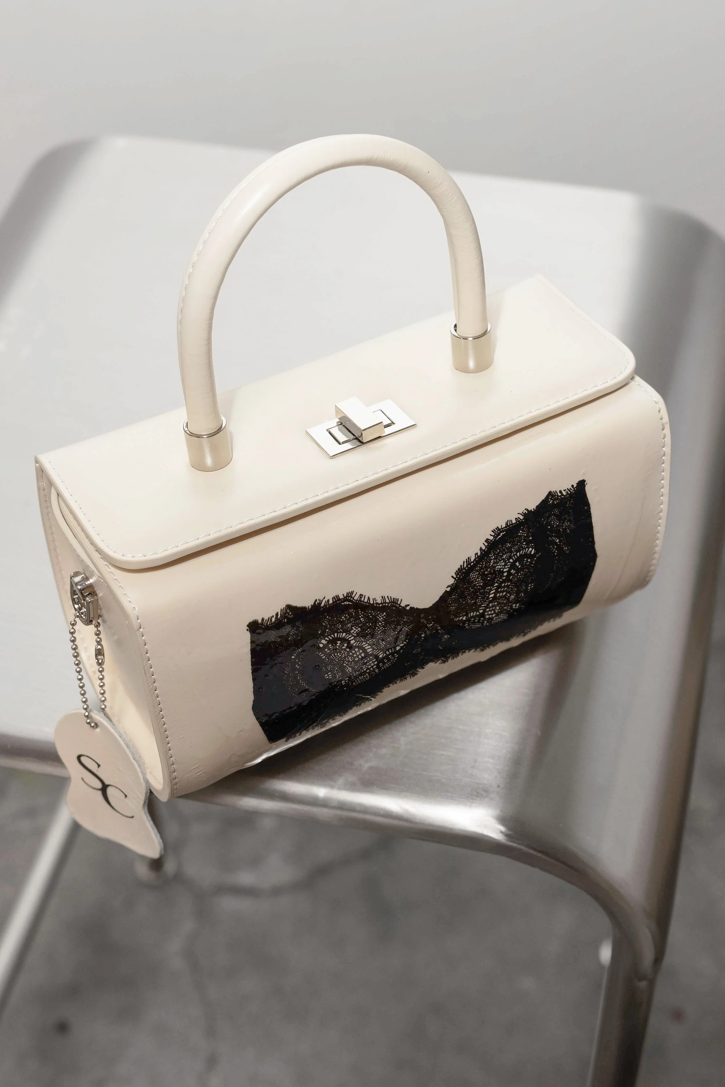 whitebag_02 copy.jpg