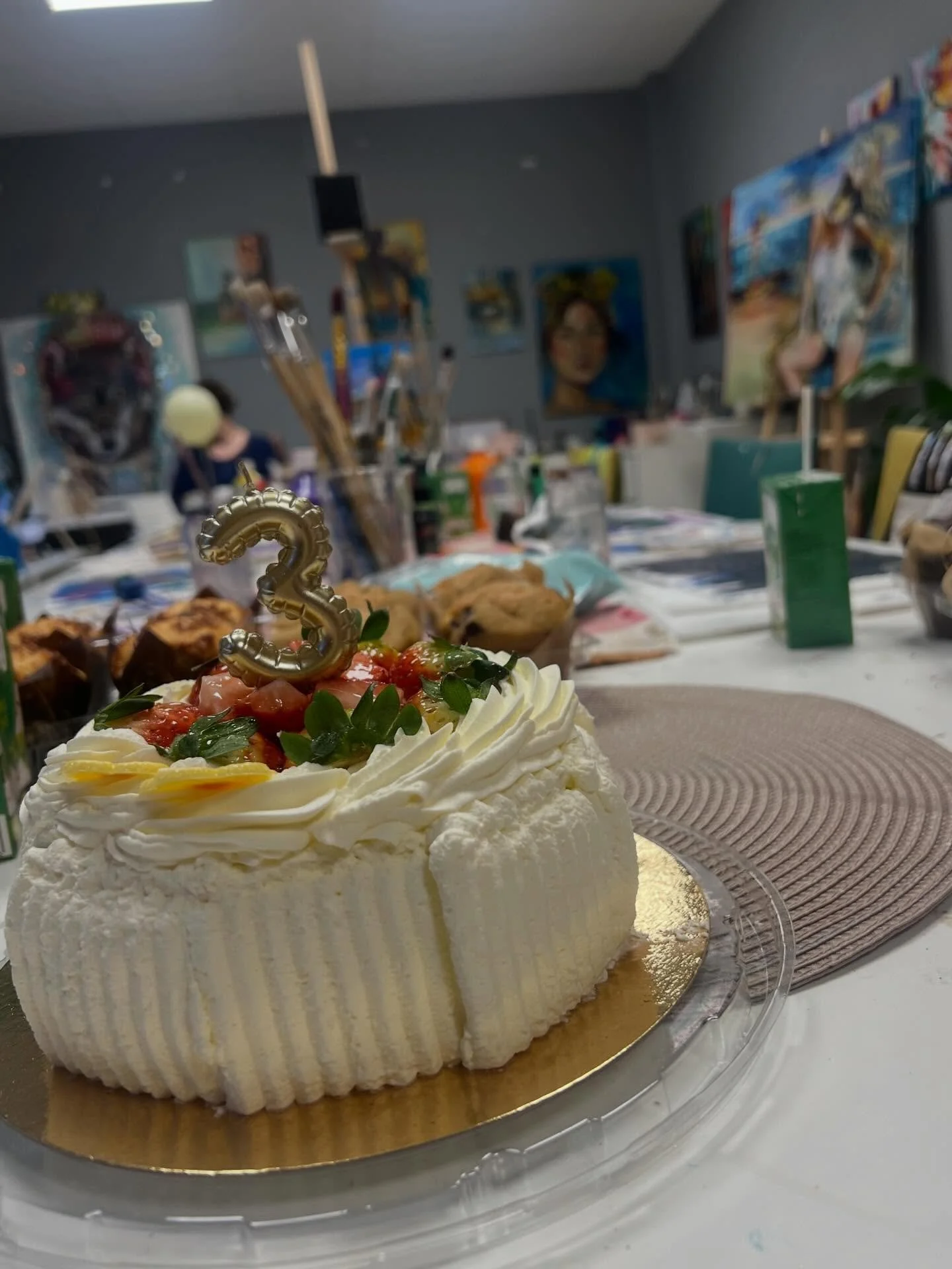 3rd birthday paint party at the studio! 🥳🎈This was the youngest group to celebrate with us so far and they were absolutely amazing. We painted lots of wonderful trains 🚂 
Thank you so much for celebrating with us @blagica_nikolovska 🤗