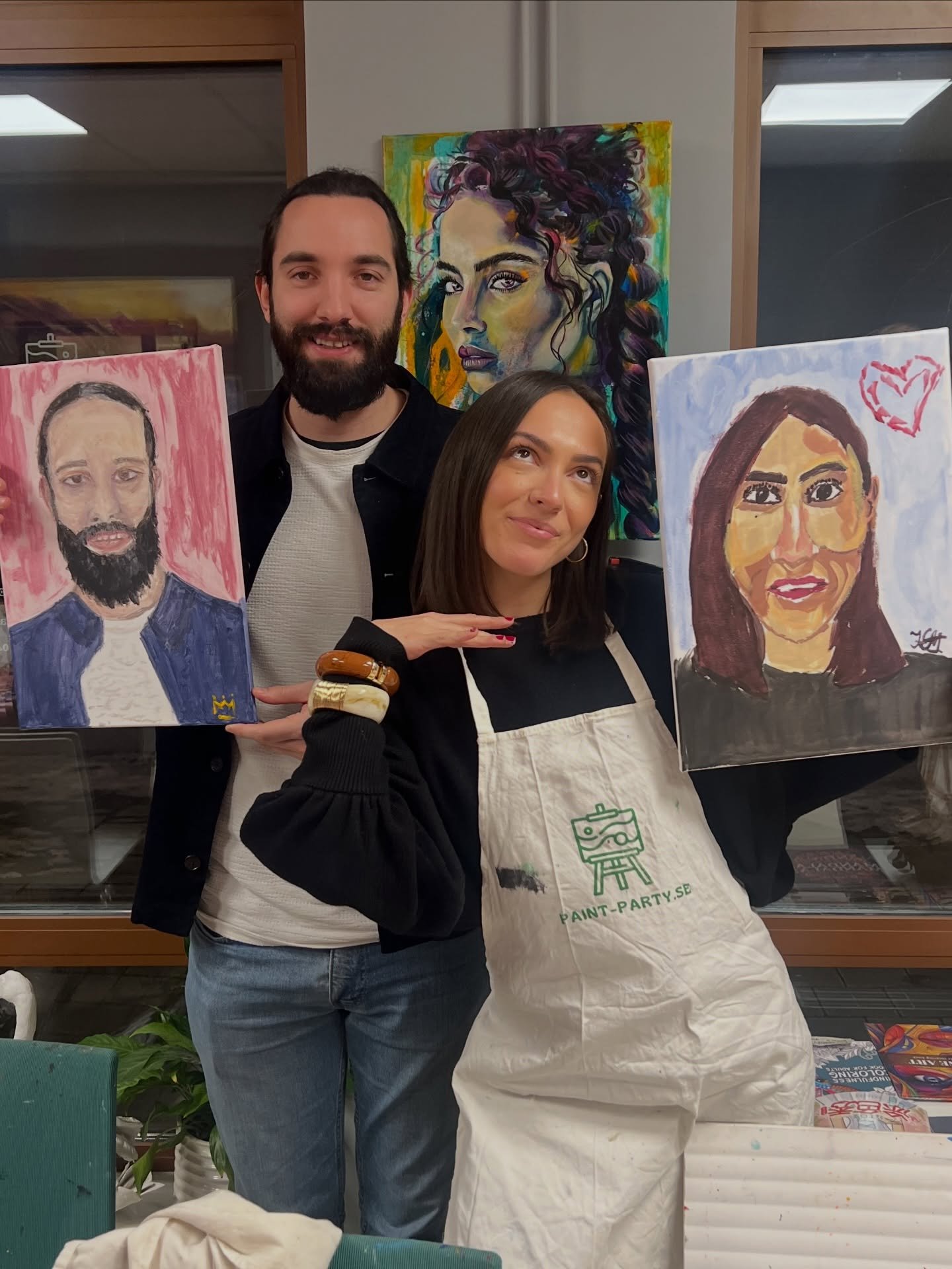 Guess who my Valentine was (swipe to the last photo) 😉 💕
Thank you to all the lovely couples who came to spend Valentine&rsquo;s Day painting each others caricatures at @houseofmica
