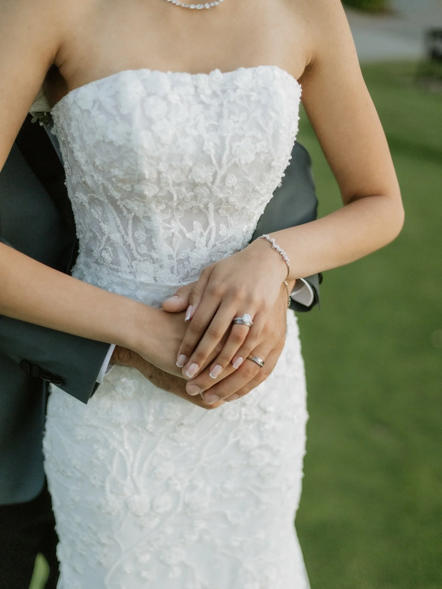 What stays with us are not just the vows or the details&mdash;
but the quiet glances, the pause between words,
the stillness where everything felt right.
These are the moments I look for.&rdquo;

#etherealframes #vancouverweddingphotographer #artfulw