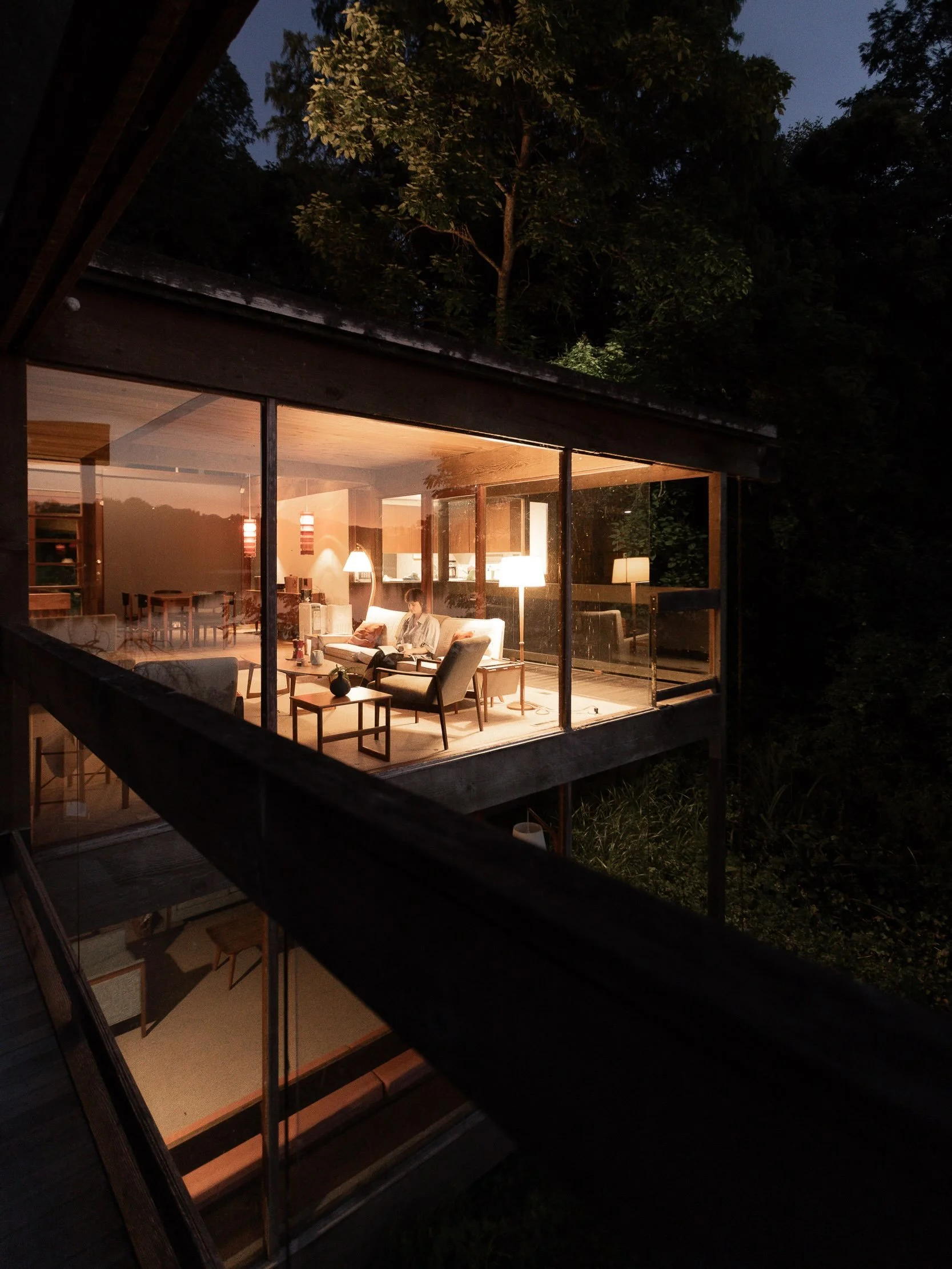 Studying the light, form, and quiet geometry of the Baldwin House.
Designed by Legendary architect Arthur Erickson, the residence is a masterclass in how structure can exist in complete dialogue with West Coast nature. Documenting how natural light s