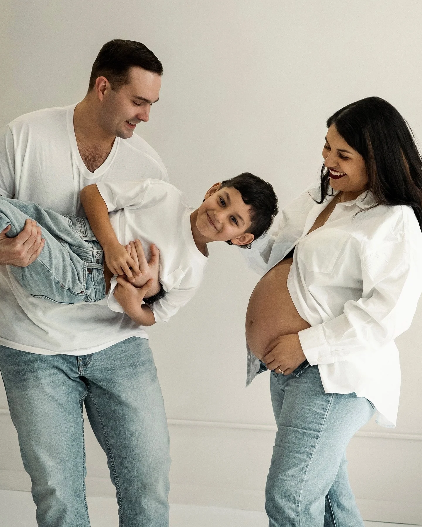 Loved capturing all the joy, love, and giggles during this sweet family session ✨

.
.
.

#seattlephotographer #seattlenewbornphotography #seattlephotoshoot #seattlematernityphotosession #maternityphotoshoot 
#cinematicphotographer #seattlephotosessi