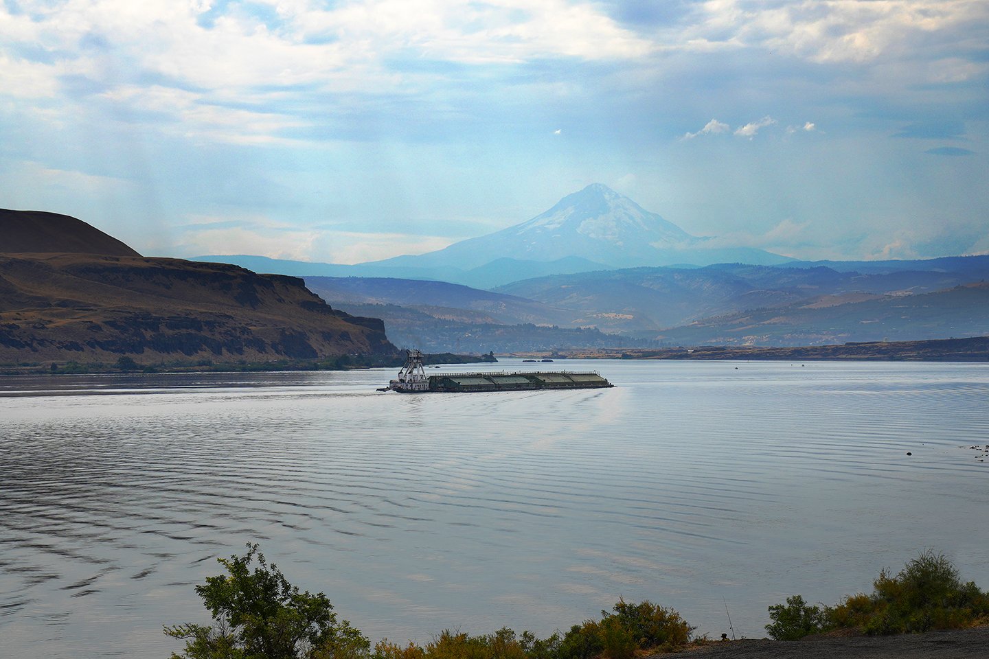 mthood_columbiariver_090223.jpg