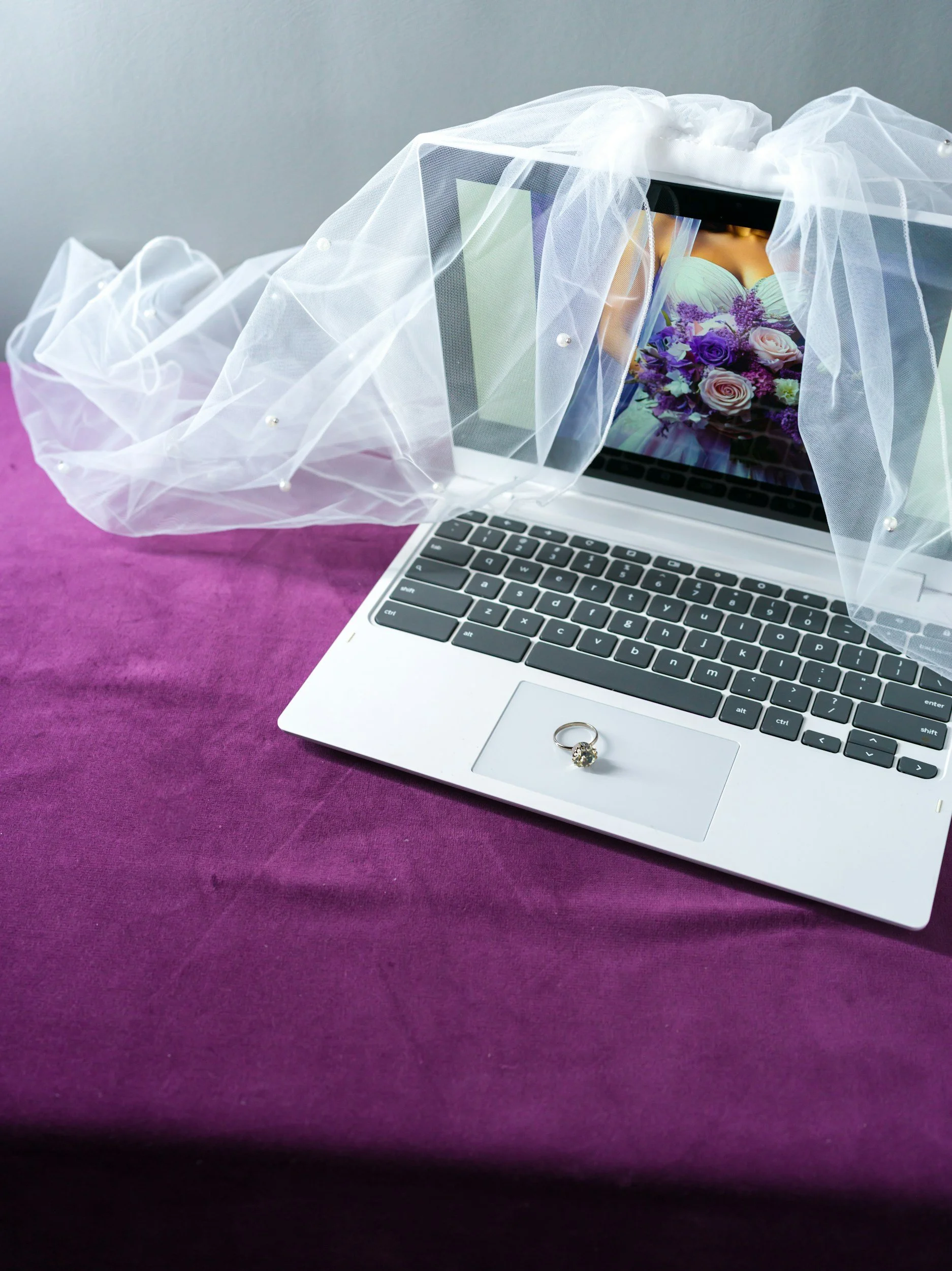 How Smart Tech Makes Wedding Planning Easier and More Fun