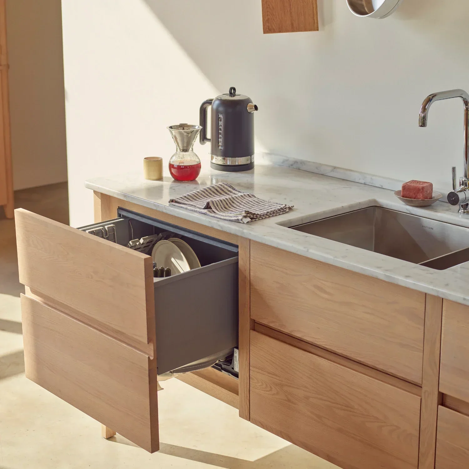 borough-oak-kitchen-sink-unit-washstand-lifestyle-freestanding-dishwasher_1512x.webp