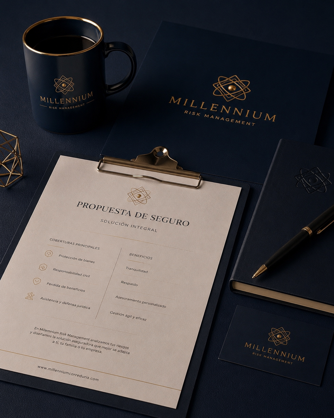 Papelería corporativa de Millennium Risk Management sobre escritorio elegante con vista costera en Canarias.