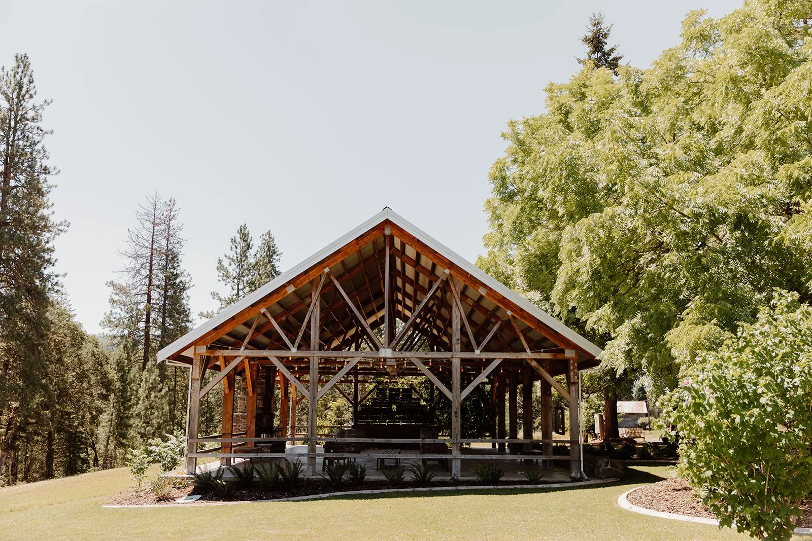 tin+roof+barn+wedding+KrystaandNickphotography-33.jpg