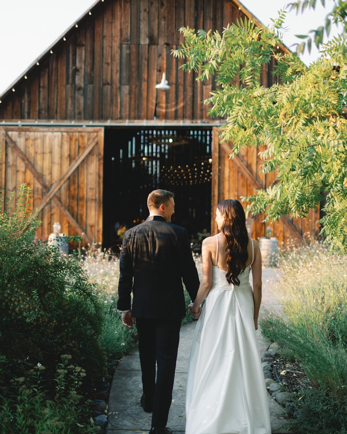 I just received the photos from L&amp;S&rsquo;s absolutely gorgeous wedding day - a million thumbs up to Sweetlife Photography for capturing each moment and detail with the clarity and eye of a master. More to come from this beautiful day&hellip;