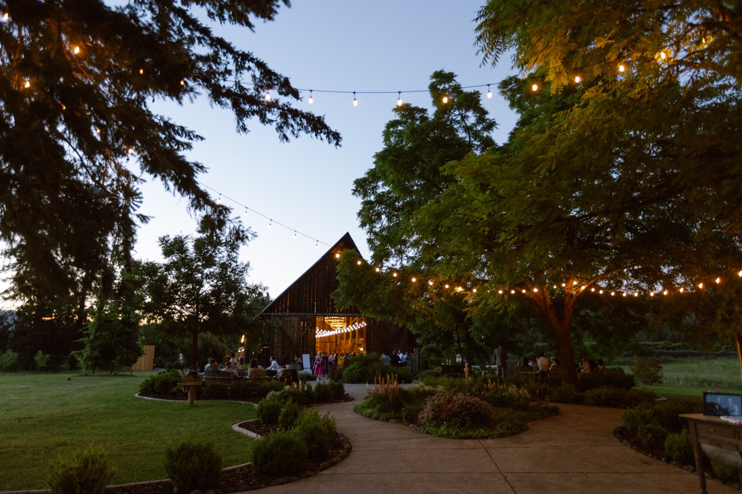 tin+roof+barn+wedding+katyweaverphotography-2315.jpg