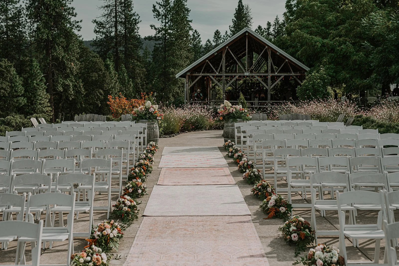 tin+roof+barn+wedding+JenJonesWeddings-385.jpg