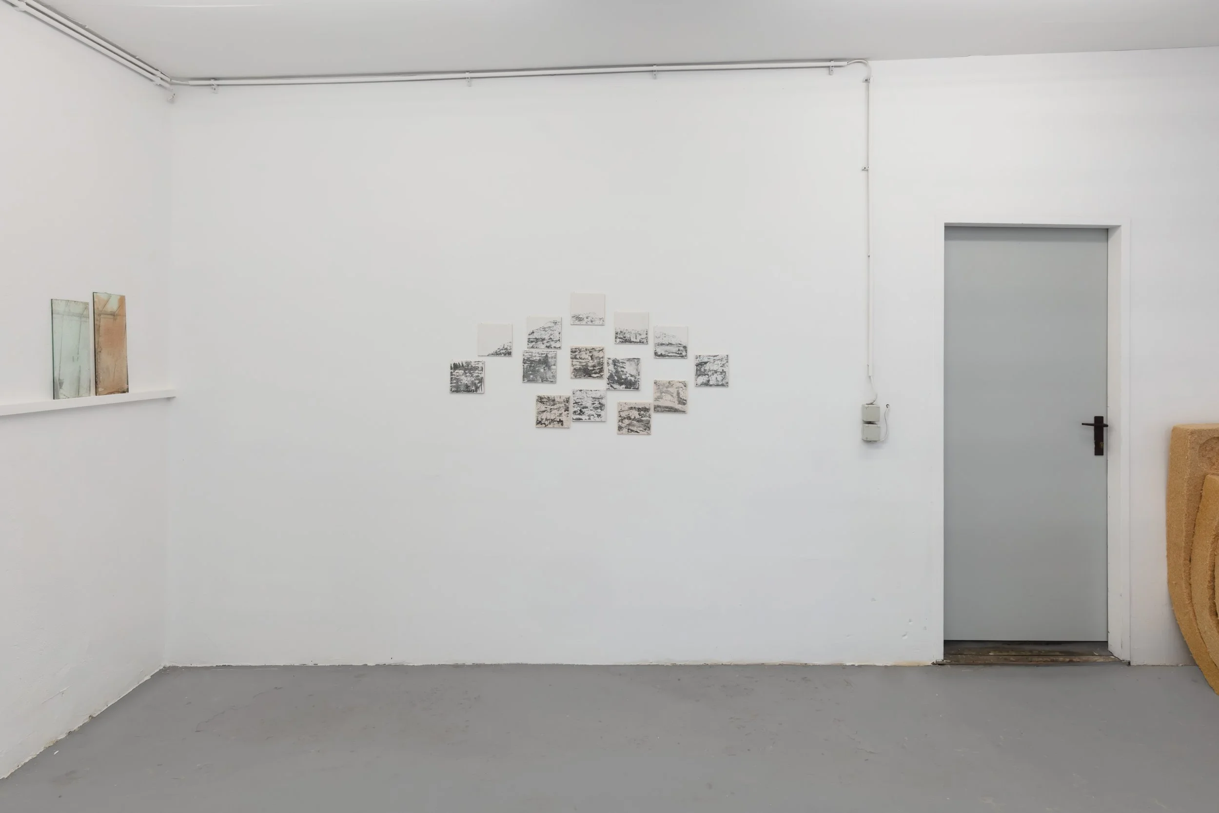 Ausstellungsansicht: There's an Elephant in the Room, kavvasaki, Wien, ©Martin Bilinovac