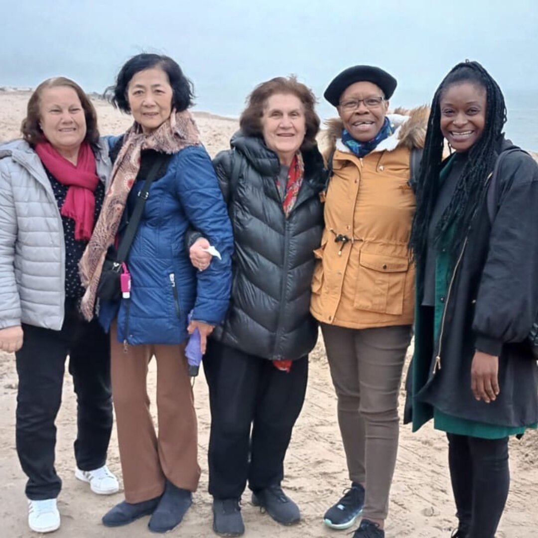 Our Golden Years group had a delightful trip to Dorset on Tuesday, spending the day at the beach, partaking in various activities, enjoying a pub lunch, and returning home in the evening. 

Find out more about our Golden Years membership by clicking 