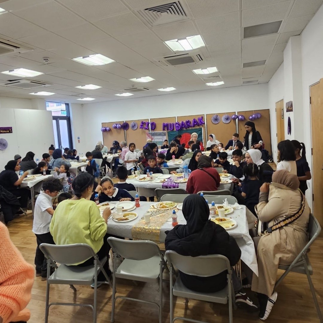 ✨🎉 Last Thursday's Eid party at the Centre was a huge hit! From homemade curry and samosas to delicious desserts, we had it all! A special shoutout to @camdenbakery for their generous donation of baked goods 🍰 It was an evening of love, laughter, a