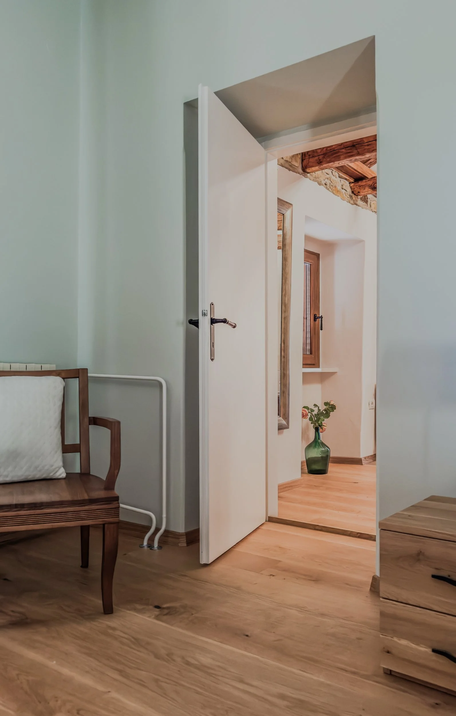 Entrance from to the Stone room. Mint room and Stone room are adjacent.