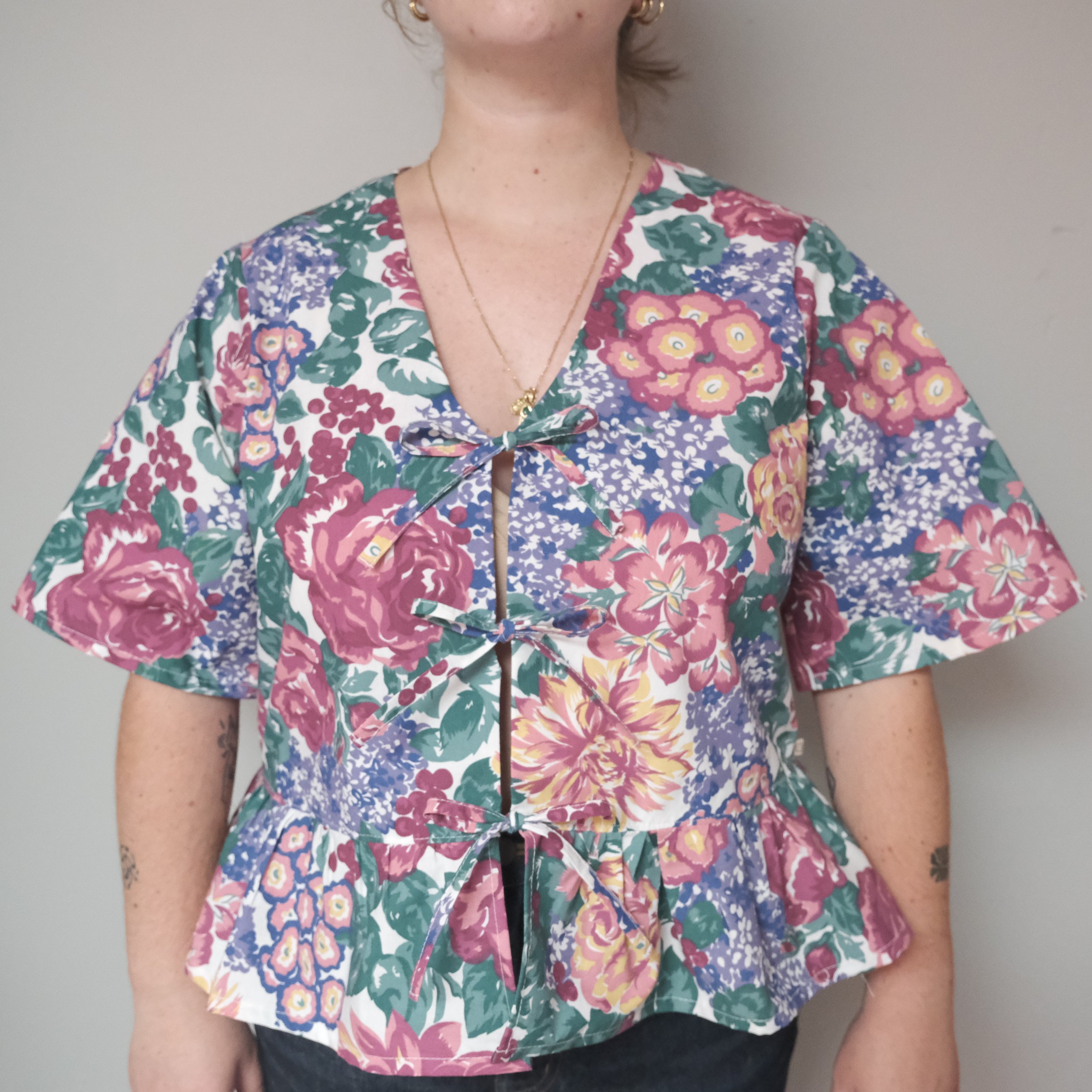 CHEMISIER FLEUR VIOLETTE ET ROSE