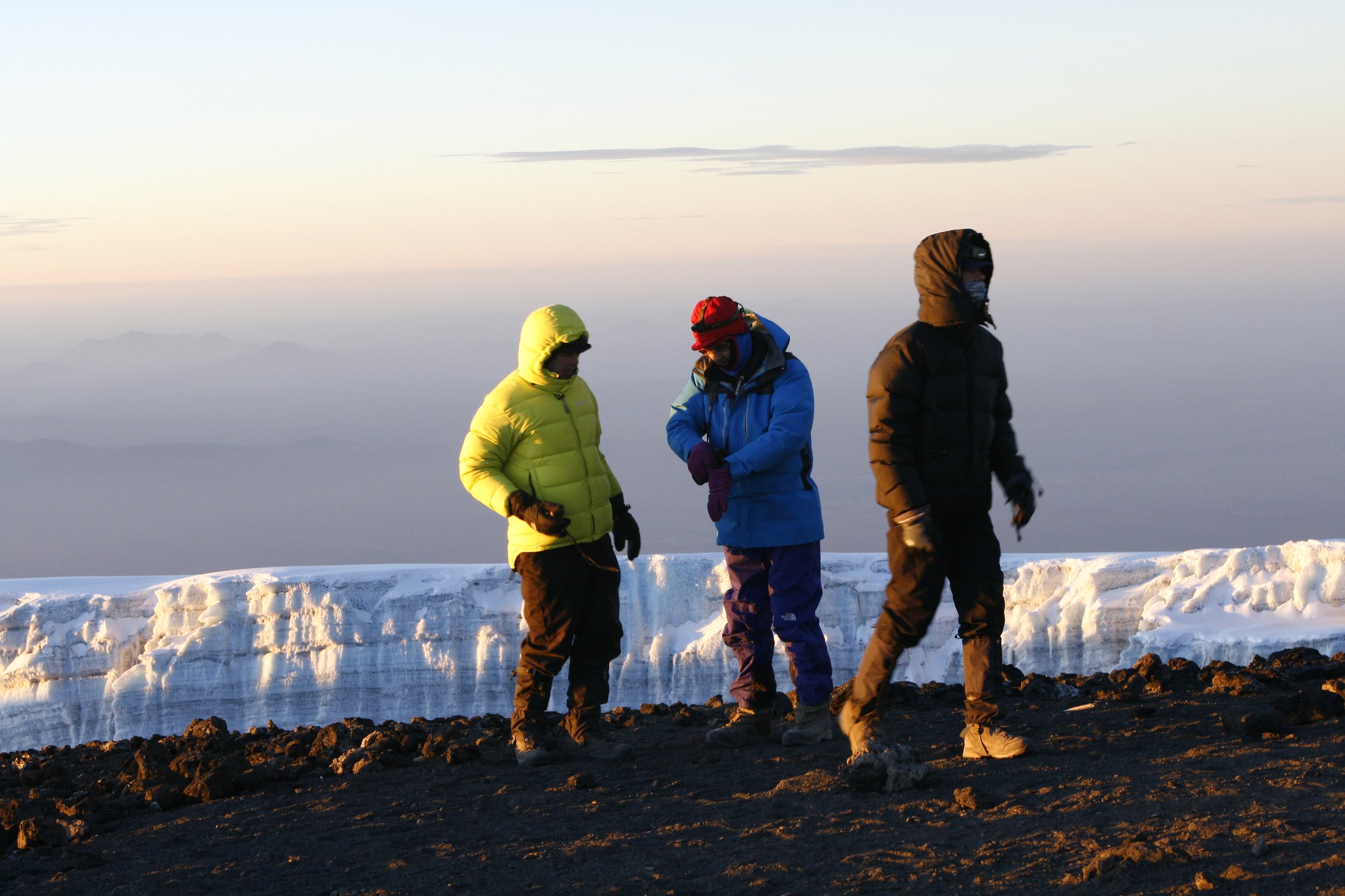 EXPLORAMUNT-KILIMANJARO-A 5800m.jpg